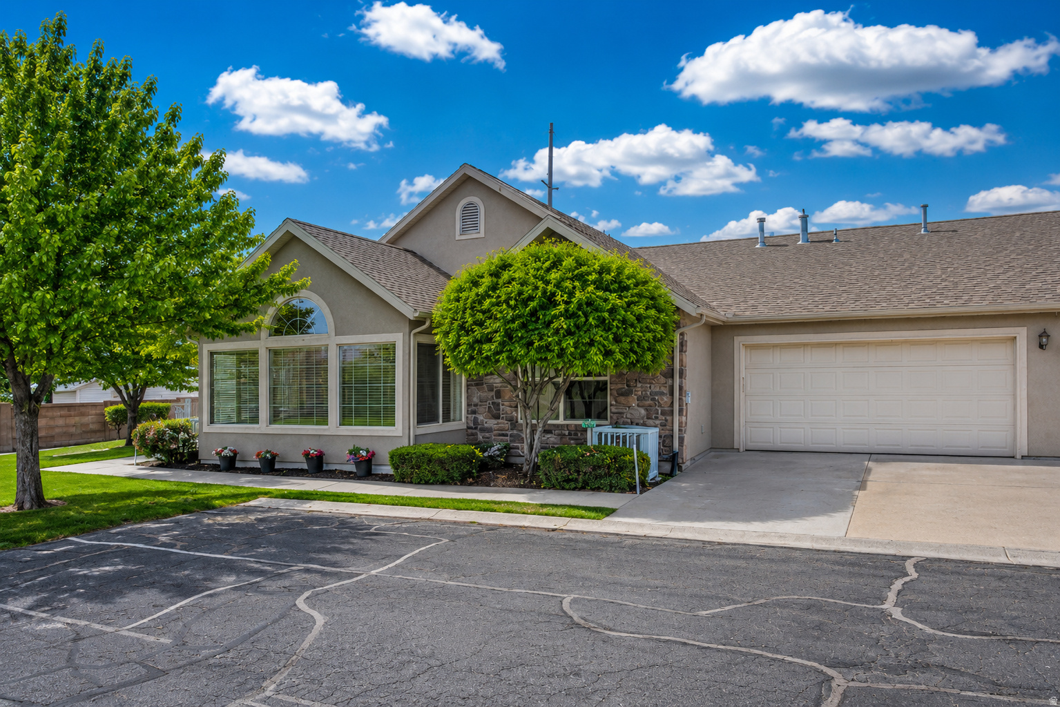 2901 W ABBEY SPRINGS CIR
