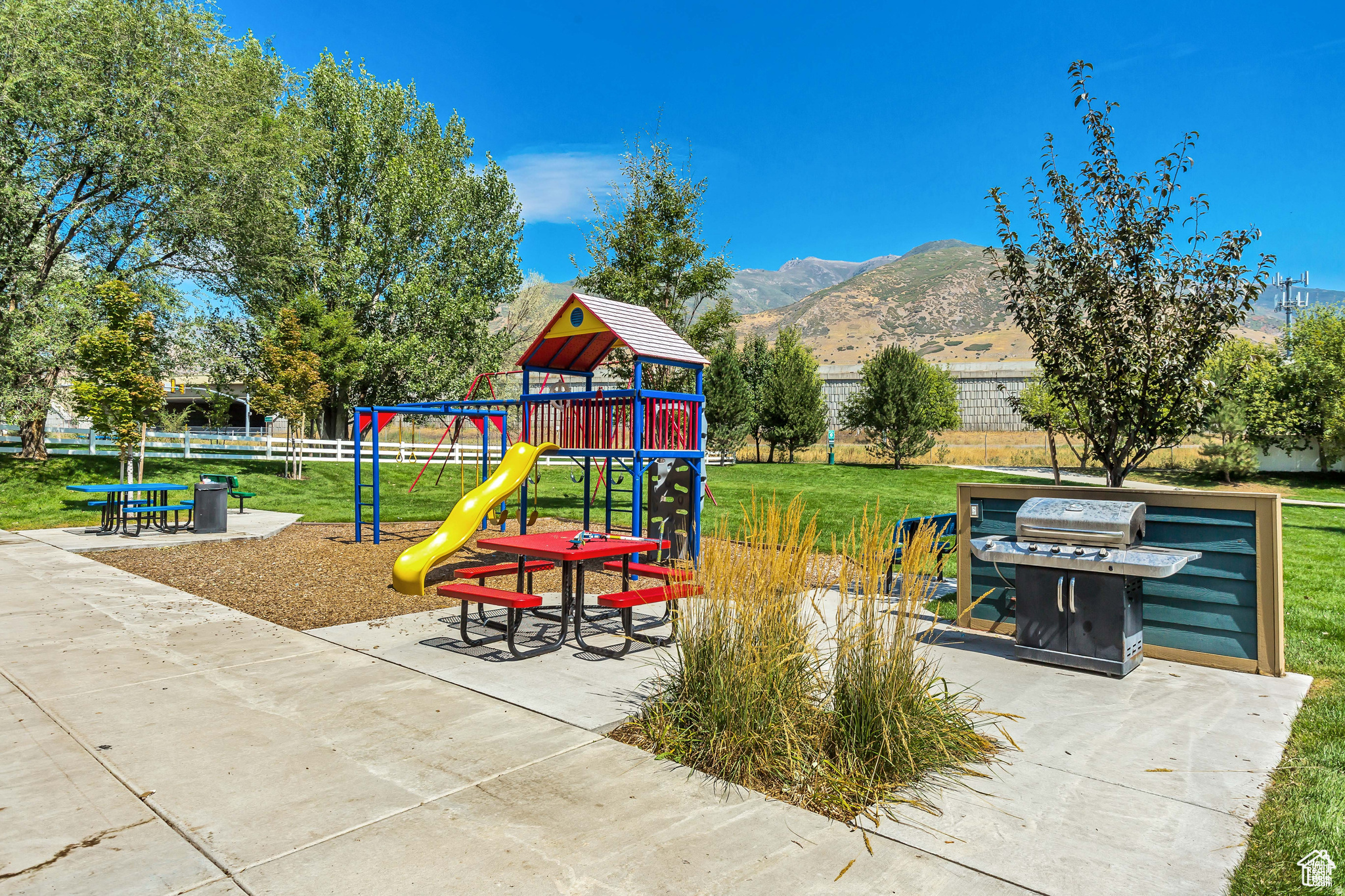 1048 W SHEPARD CREEK PKWY #4