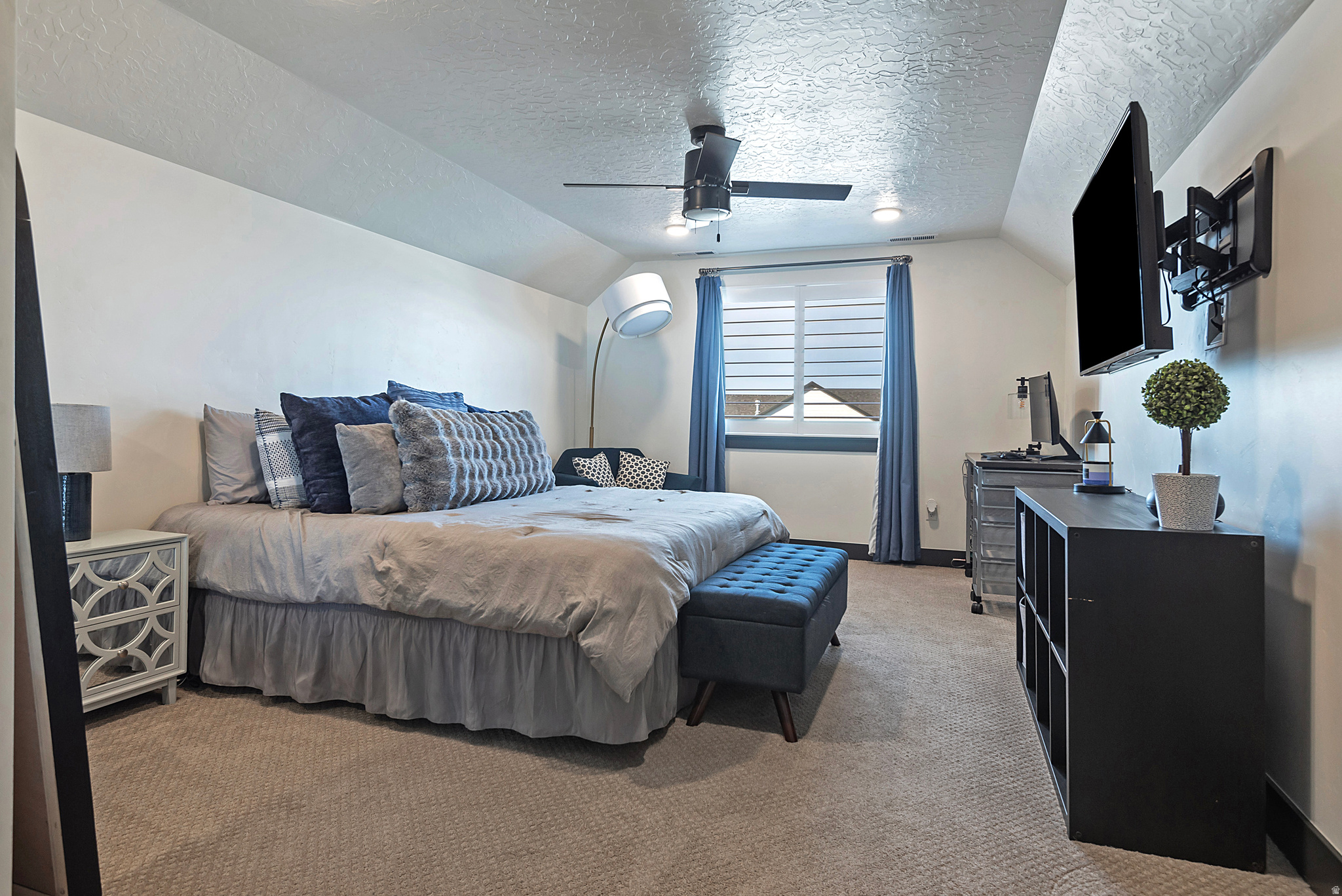 423 W RED WOLF DR