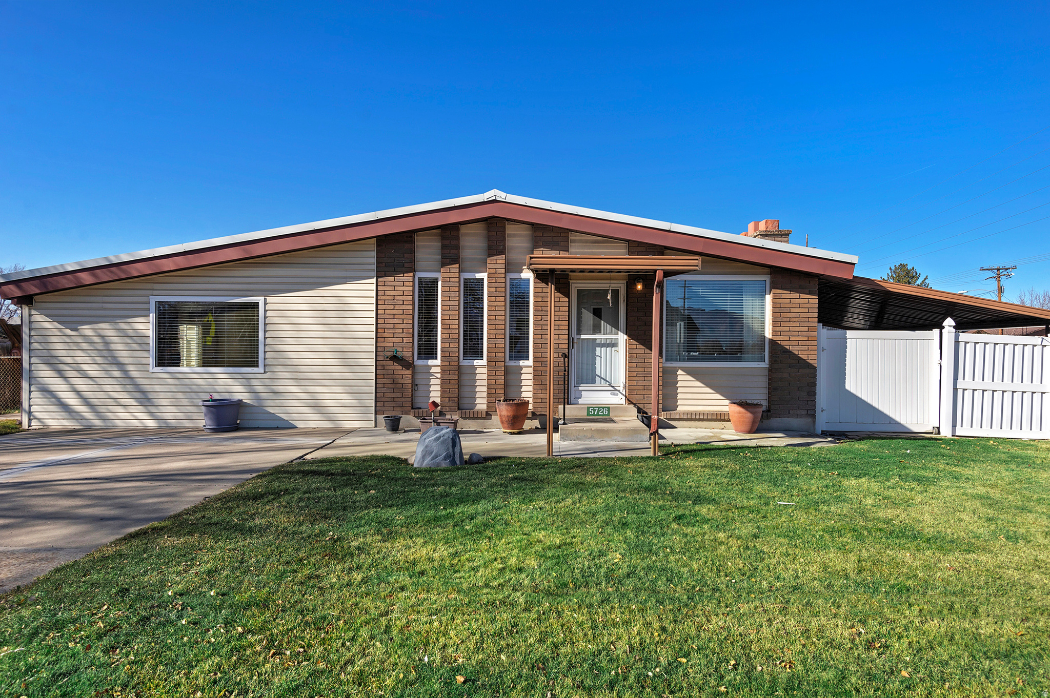 5726 S 700 W
