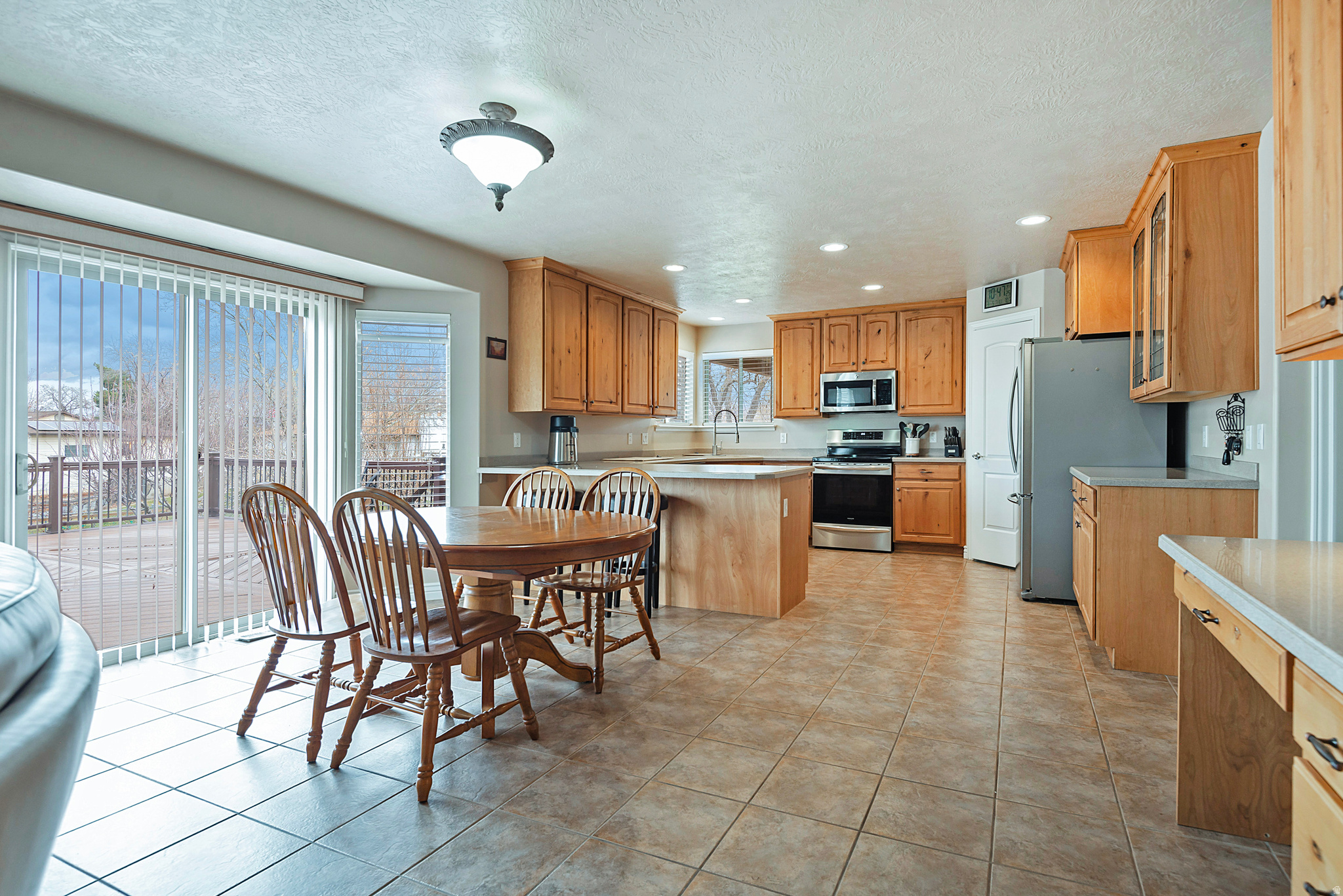 1114 W SHIELDS LN