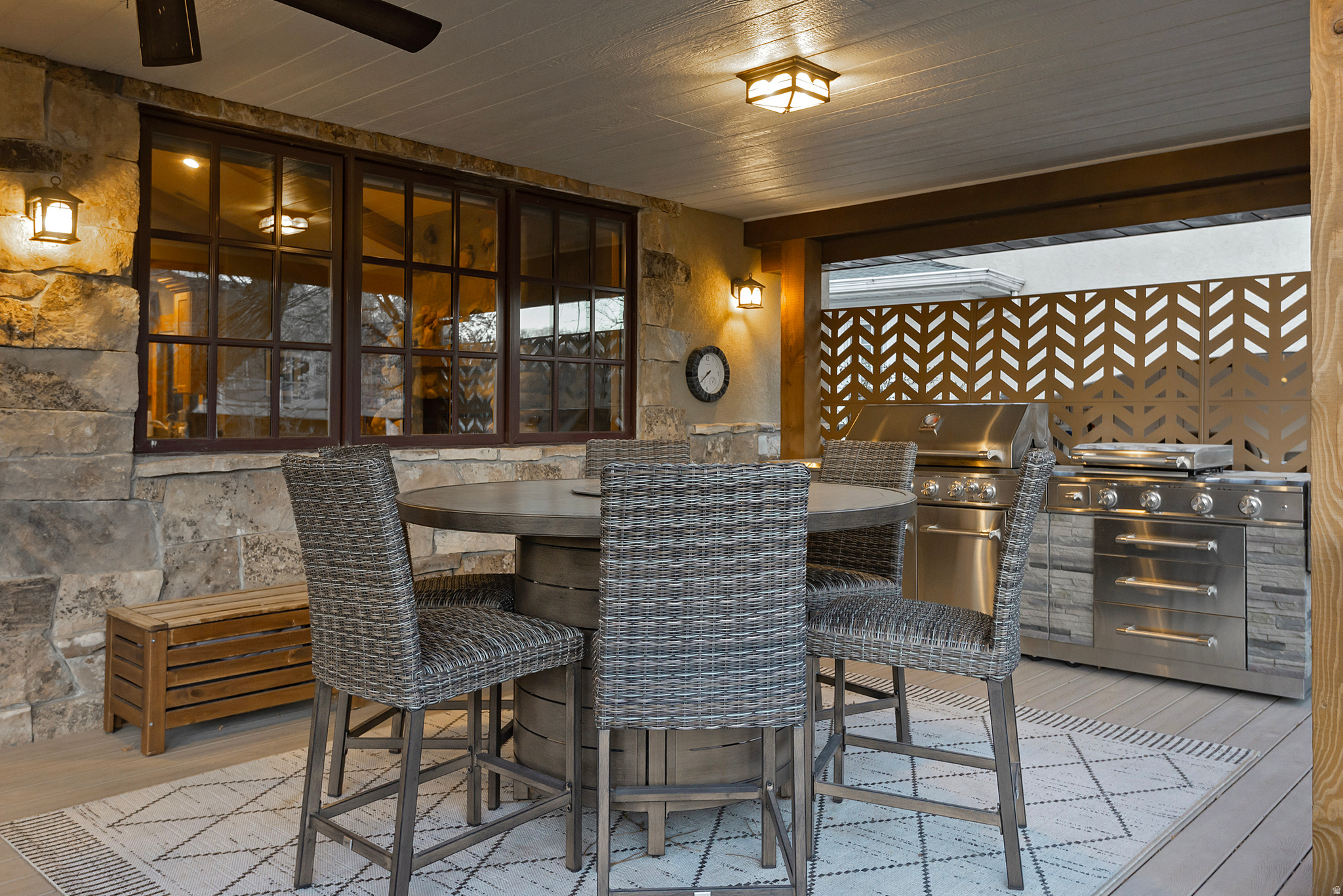 606 E HOLLY HAVEN CIR