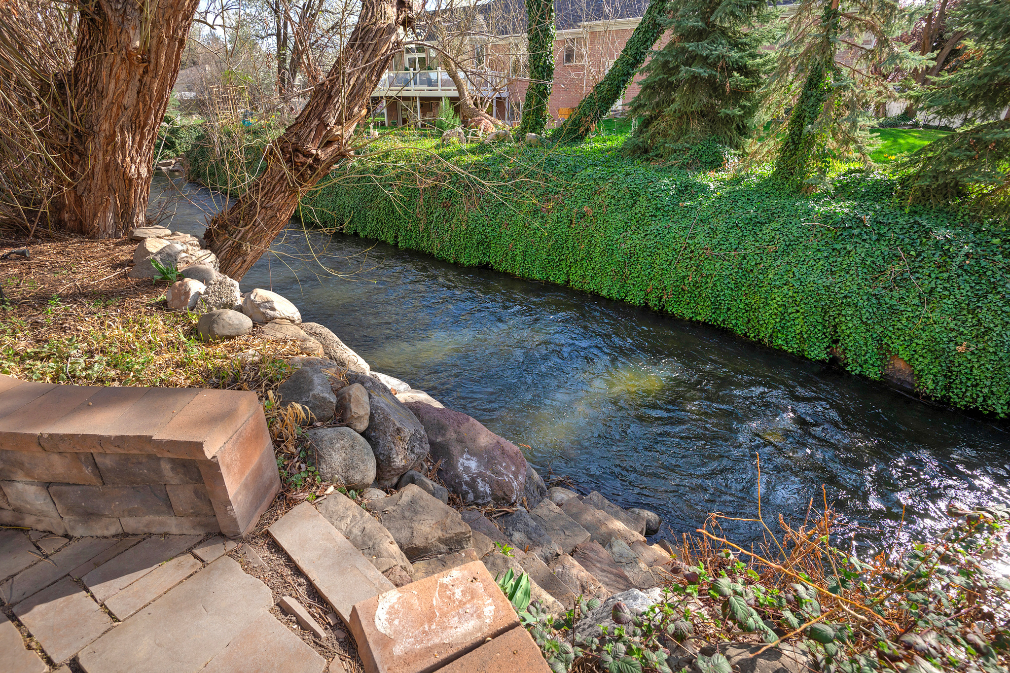 606 E HOLLY HAVEN CIR