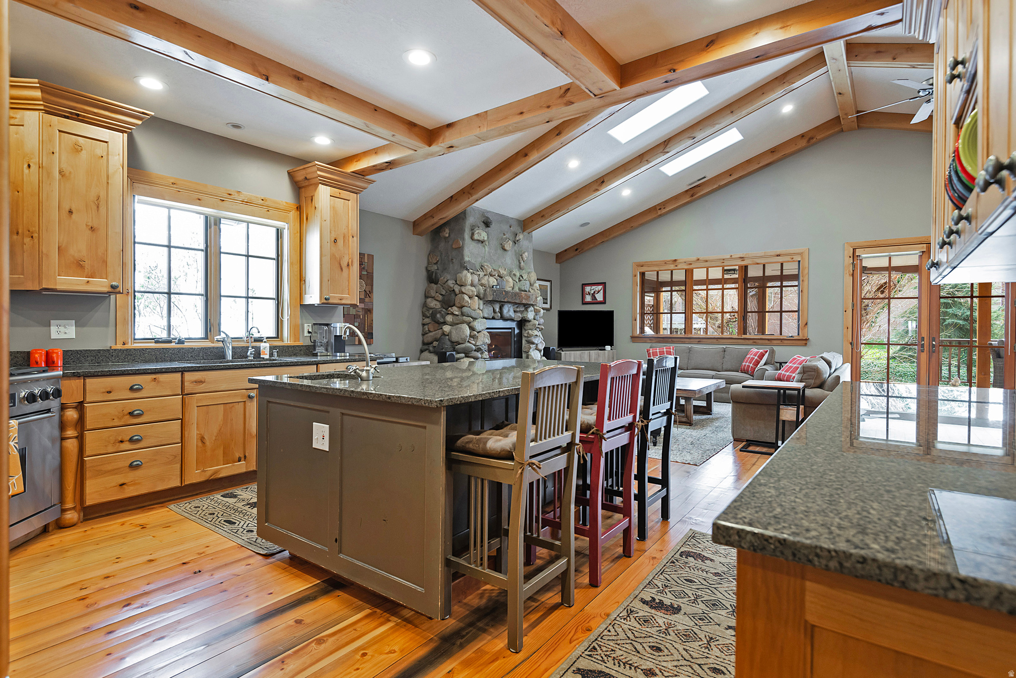 606 E HOLLY HAVEN CIR