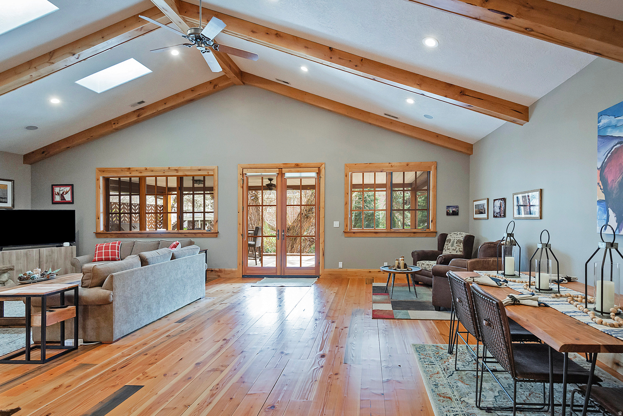 606 E HOLLY HAVEN CIR