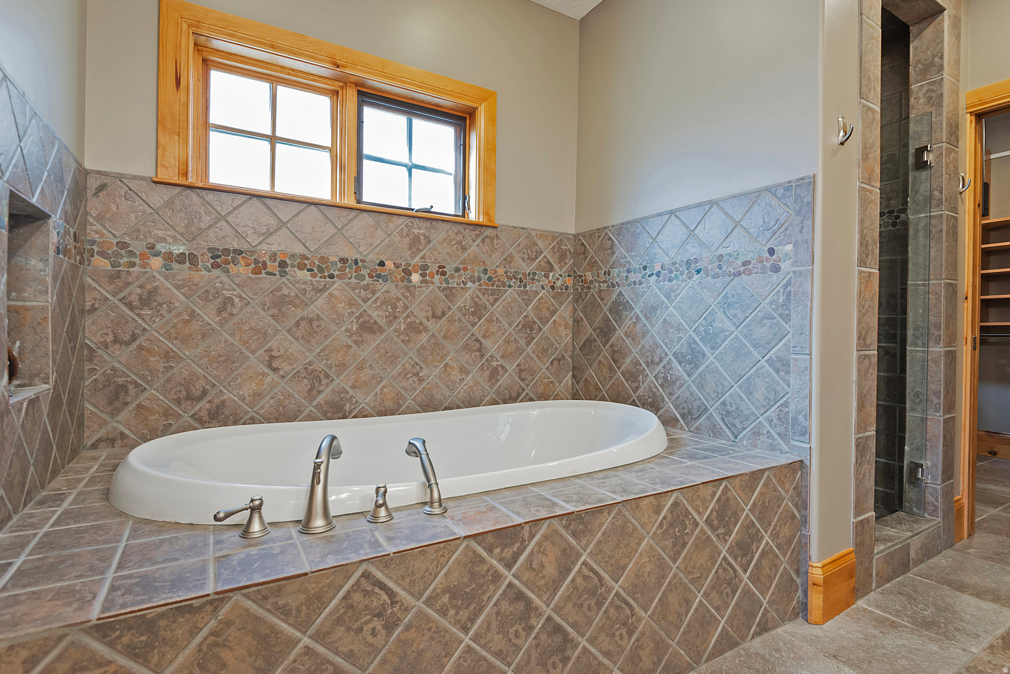 606 E HOLLY HAVEN CIR