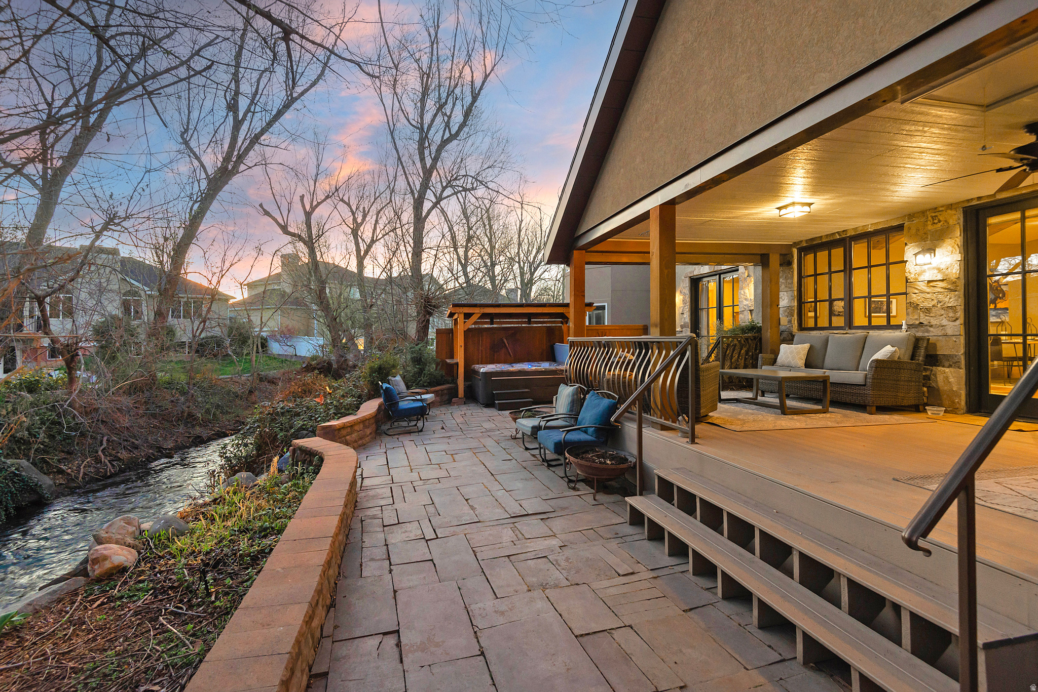 606 E HOLLY HAVEN CIR