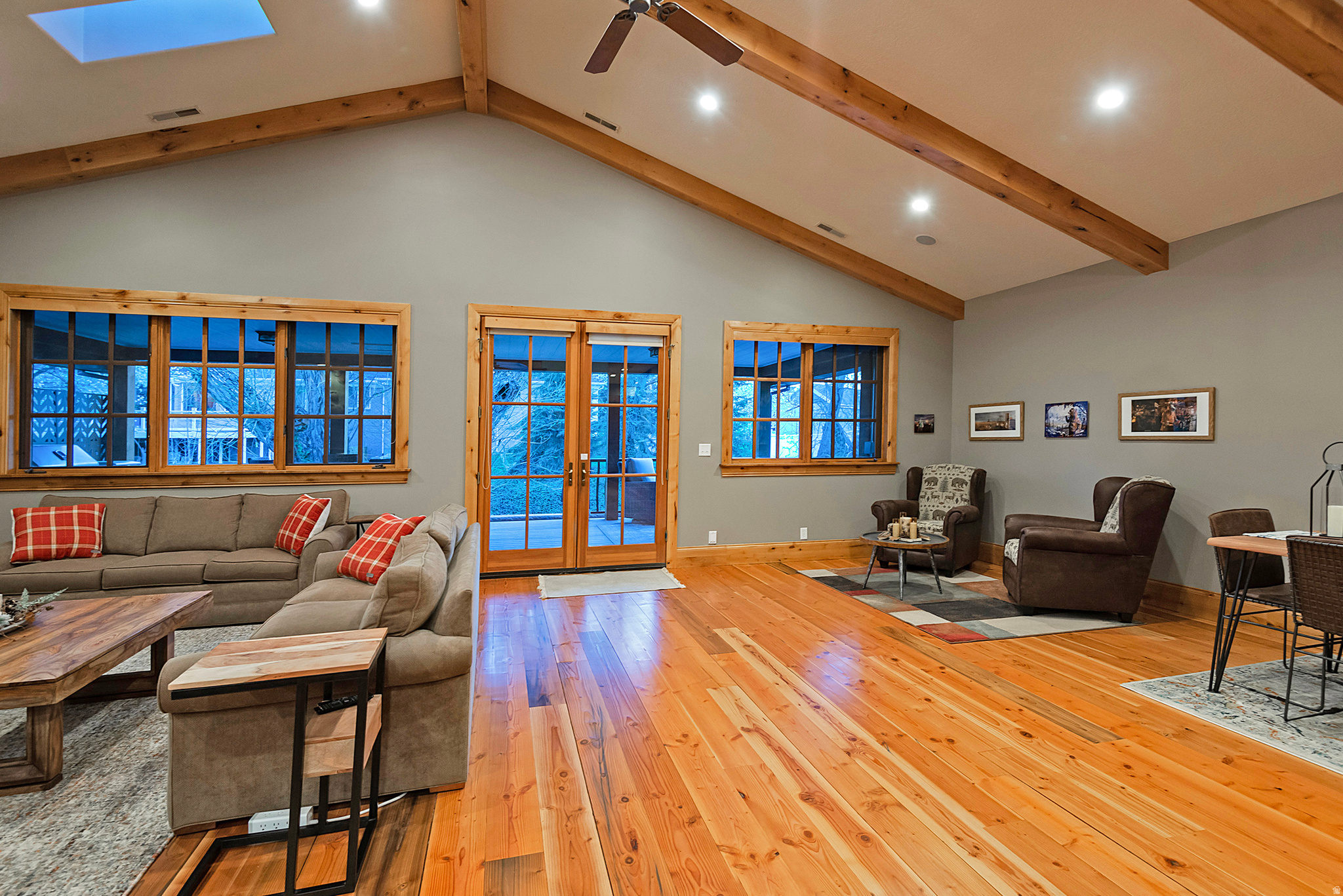 606 E HOLLY HAVEN CIR