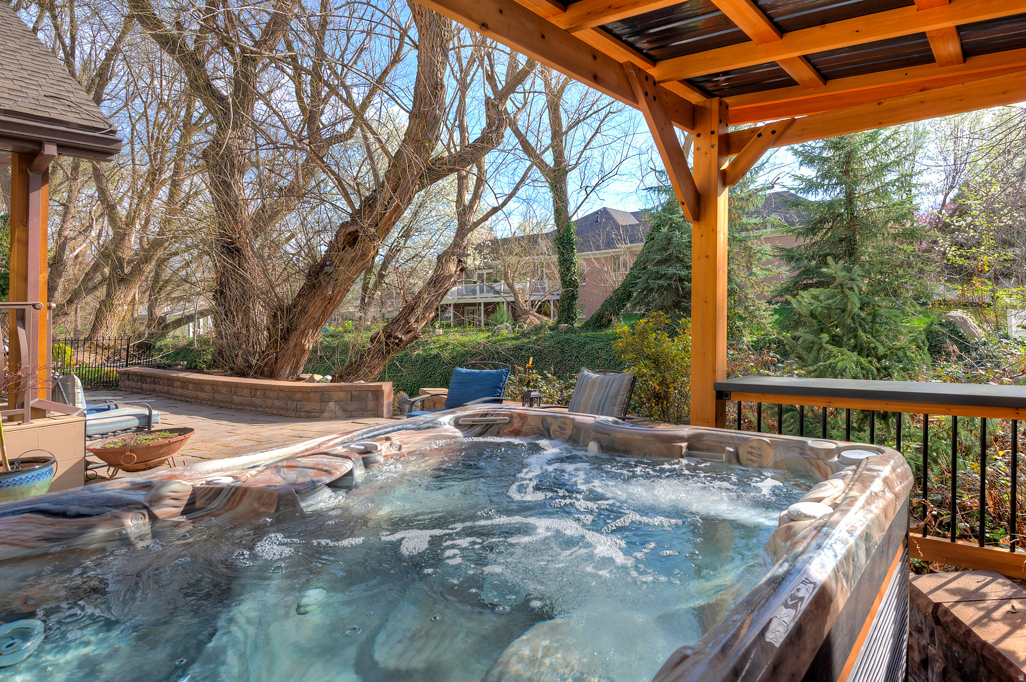 606 E HOLLY HAVEN CIR