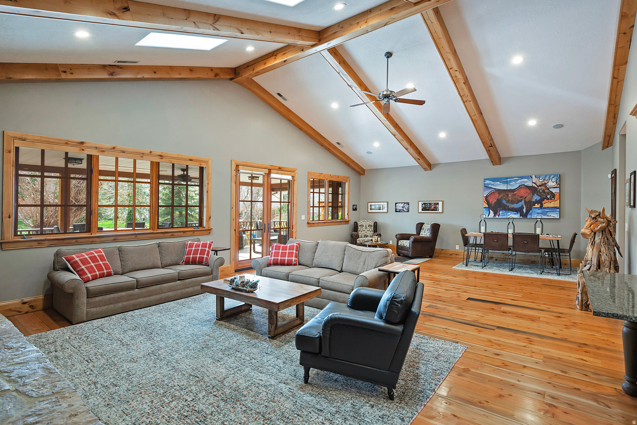 606 E HOLLY HAVEN CIR