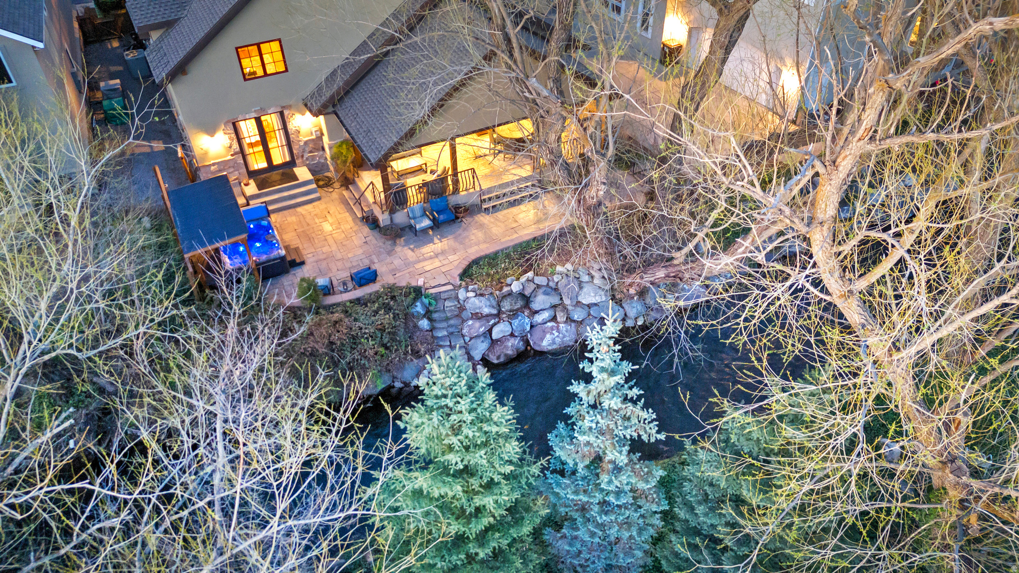 606 E HOLLY HAVEN CIR