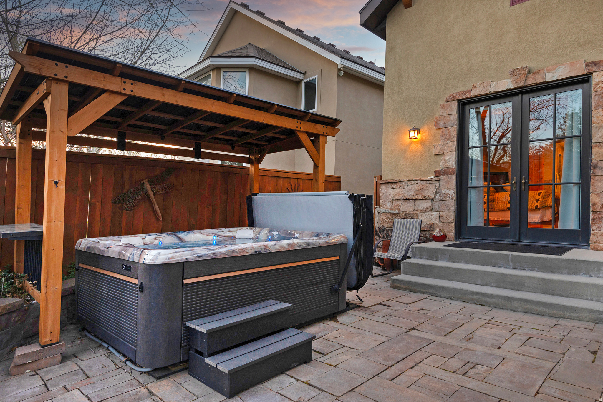 606 E HOLLY HAVEN CIR