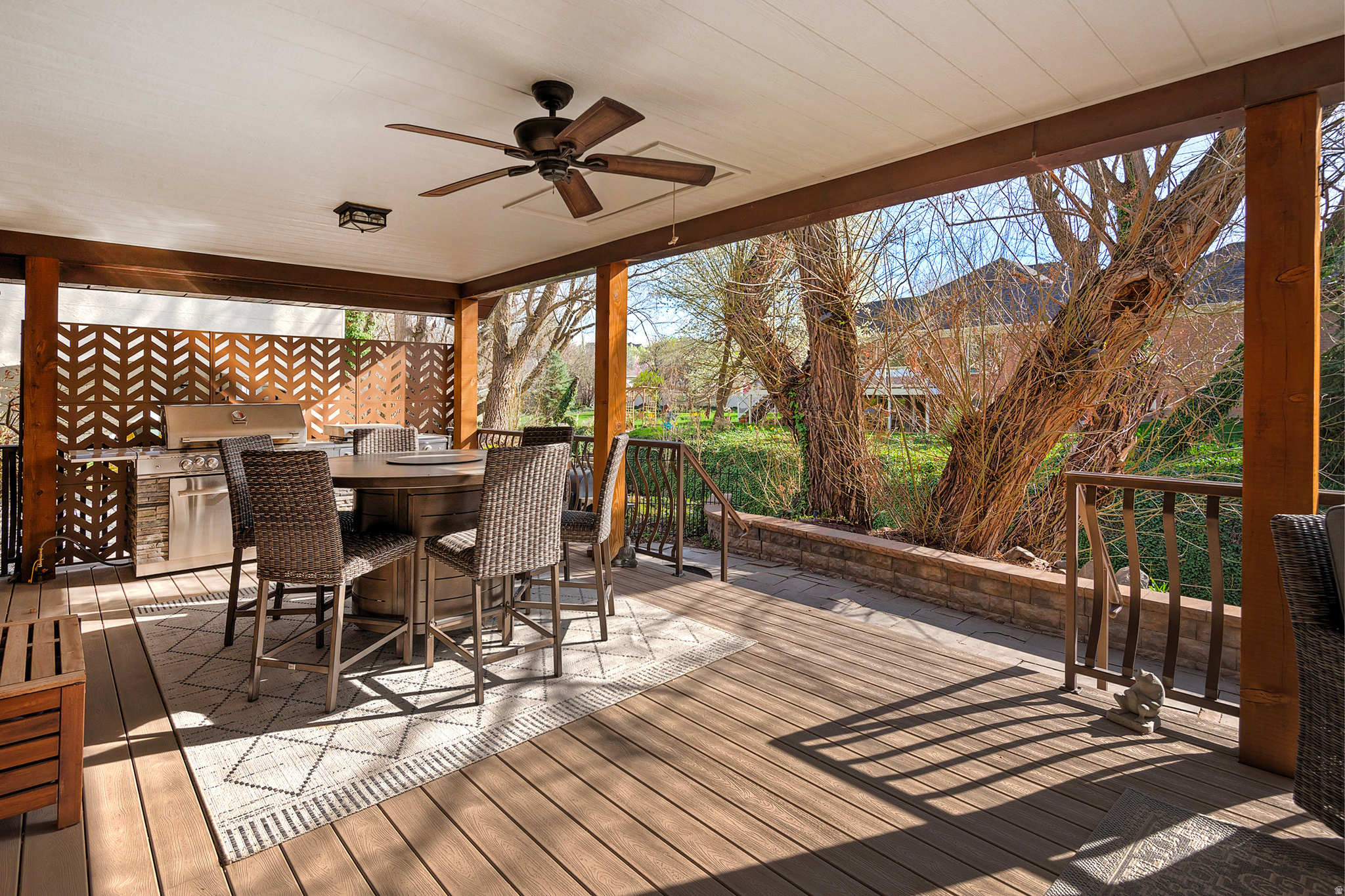 606 E HOLLY HAVEN CIR