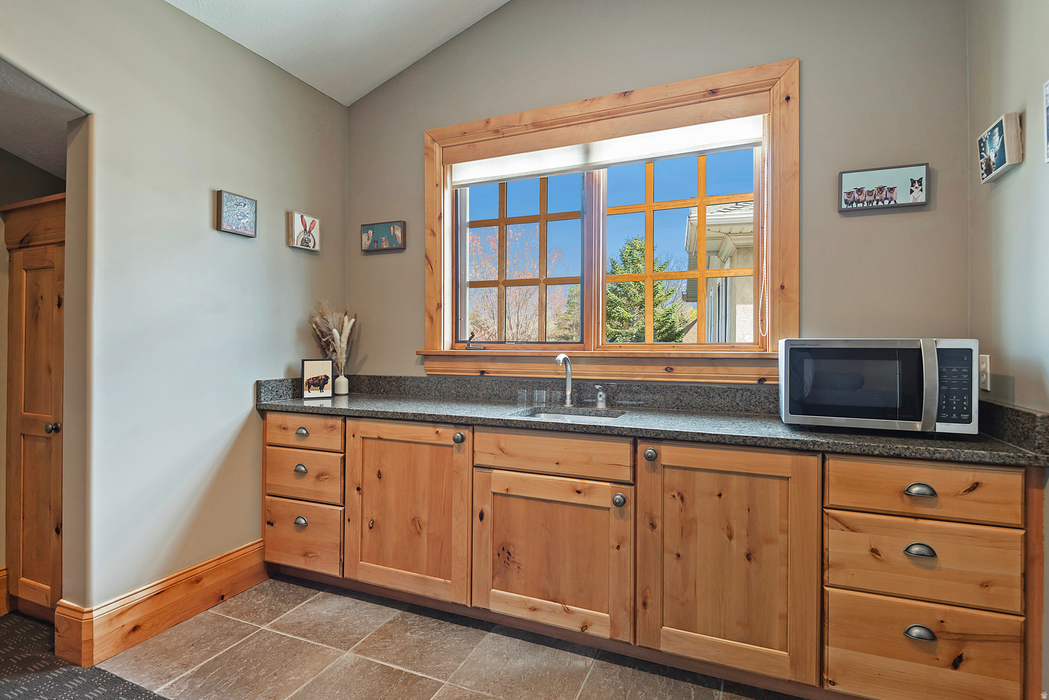 606 E HOLLY HAVEN CIR