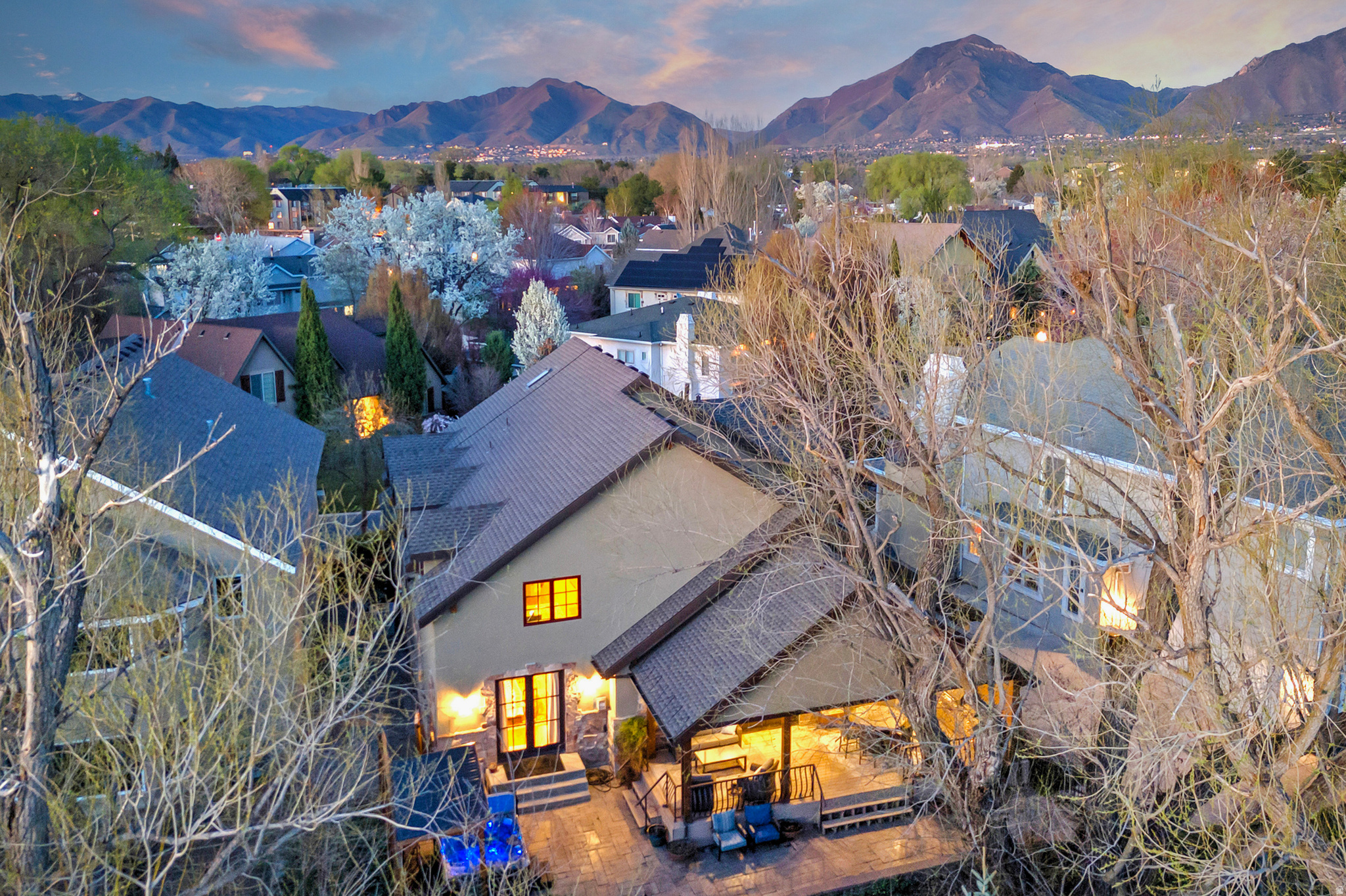 606 E HOLLY HAVEN CIR