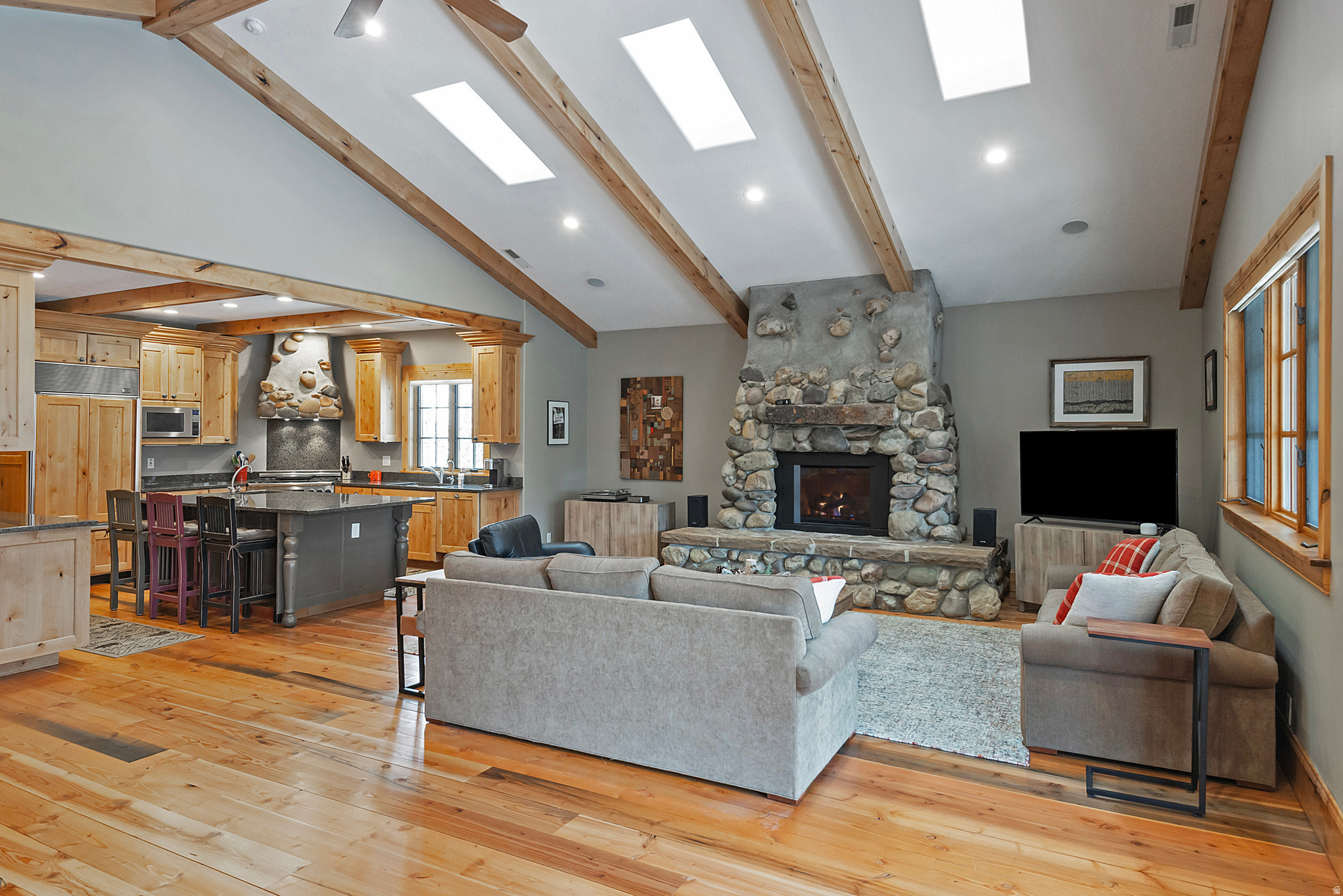 606 E HOLLY HAVEN CIR