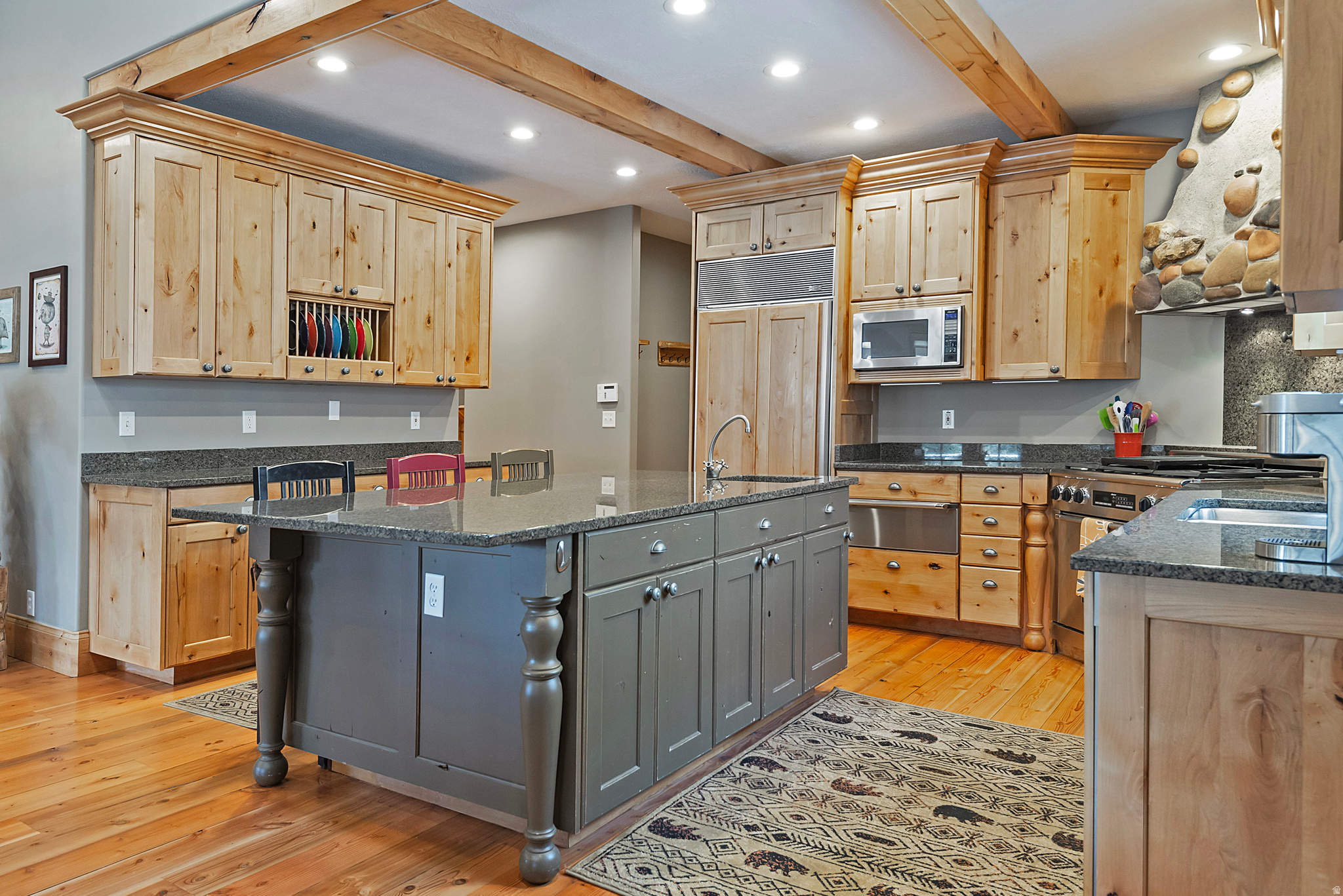 606 E HOLLY HAVEN CIR