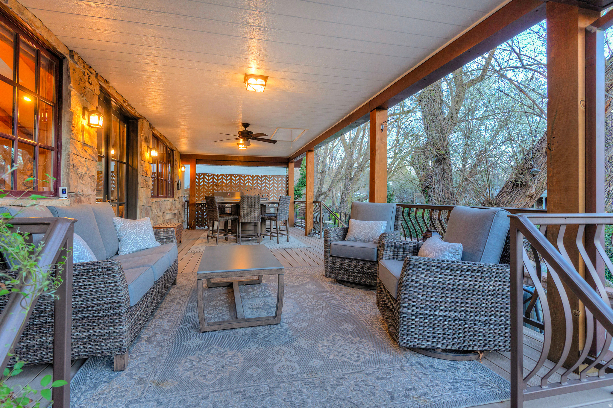 606 E HOLLY HAVEN CIR