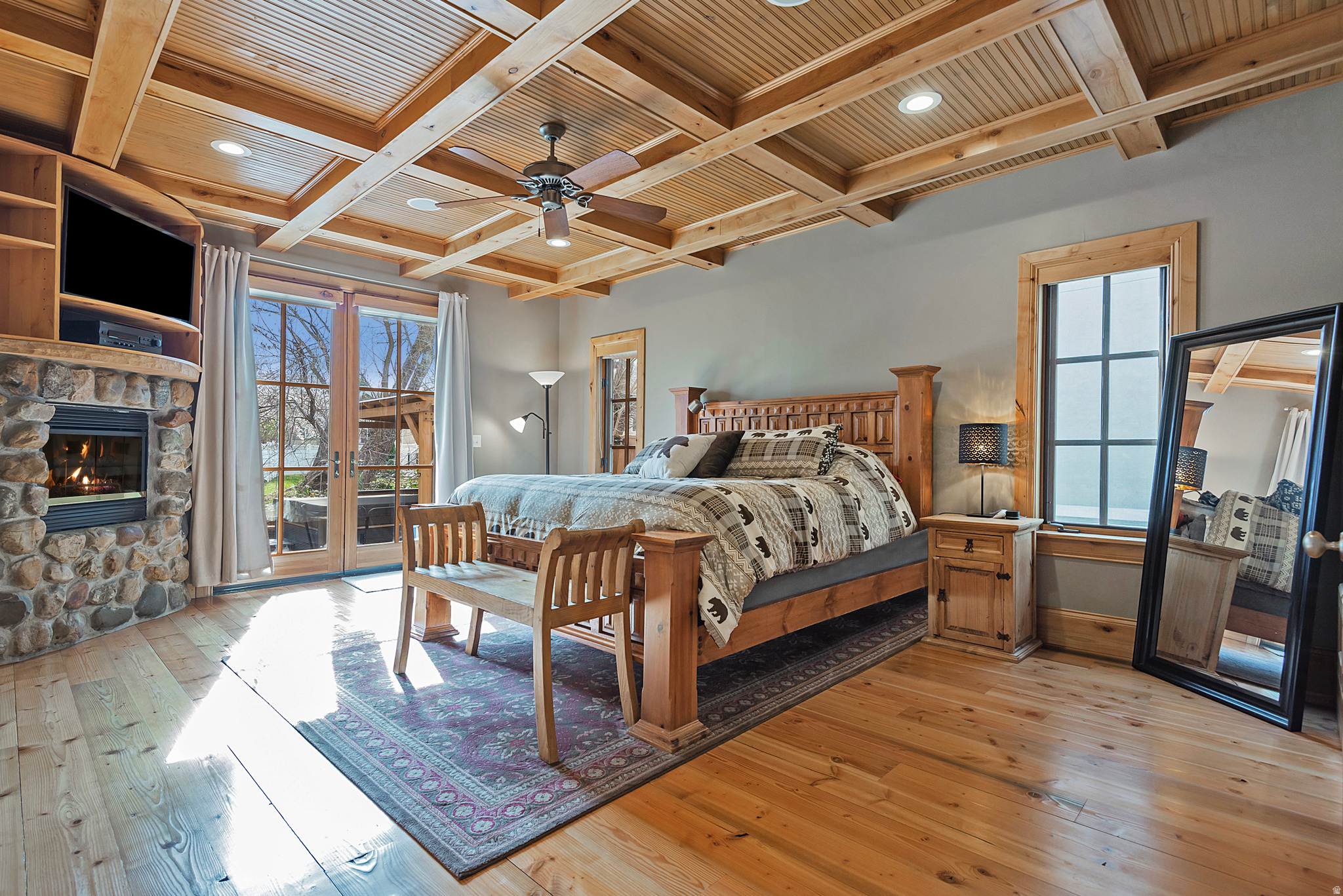 606 E HOLLY HAVEN CIR