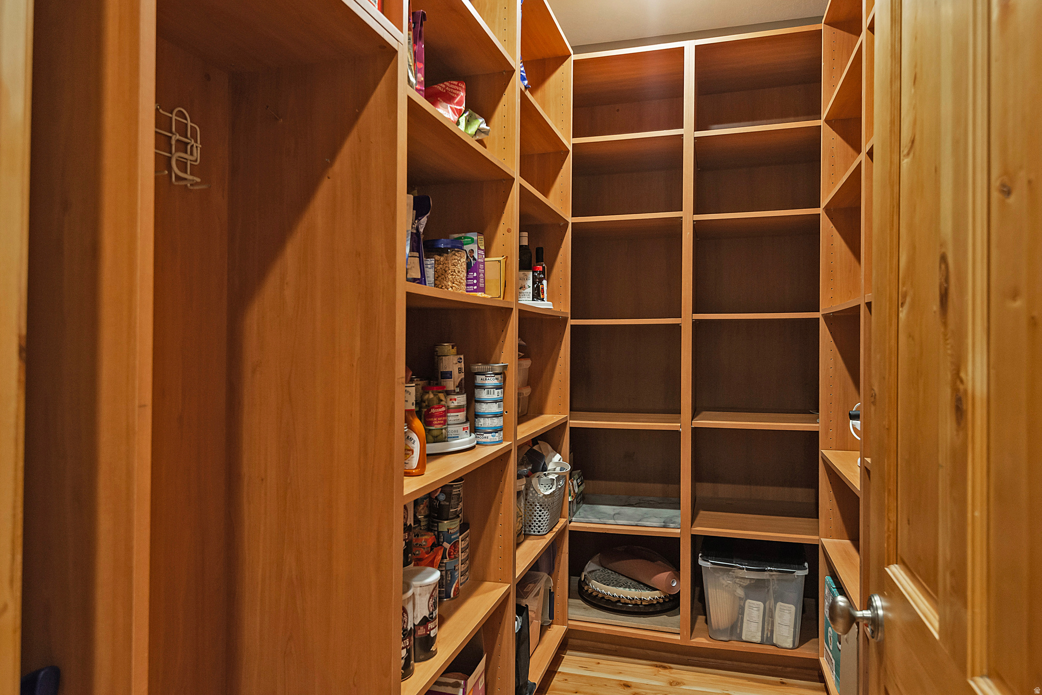 606 E HOLLY HAVEN CIR