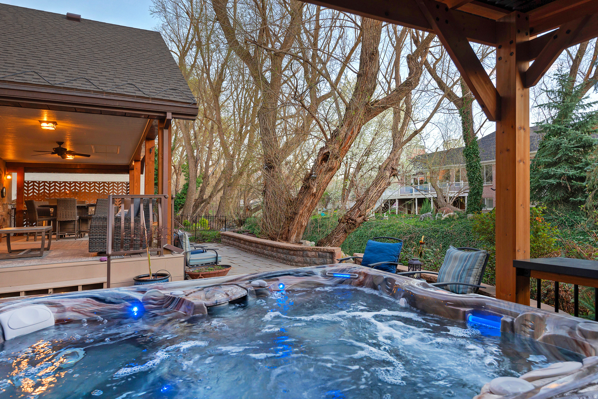 606 E HOLLY HAVEN CIR