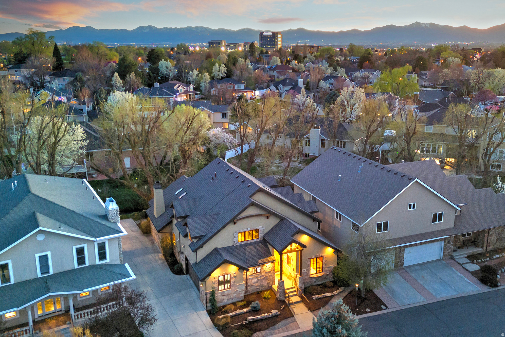 606 E HOLLY HAVEN CIR