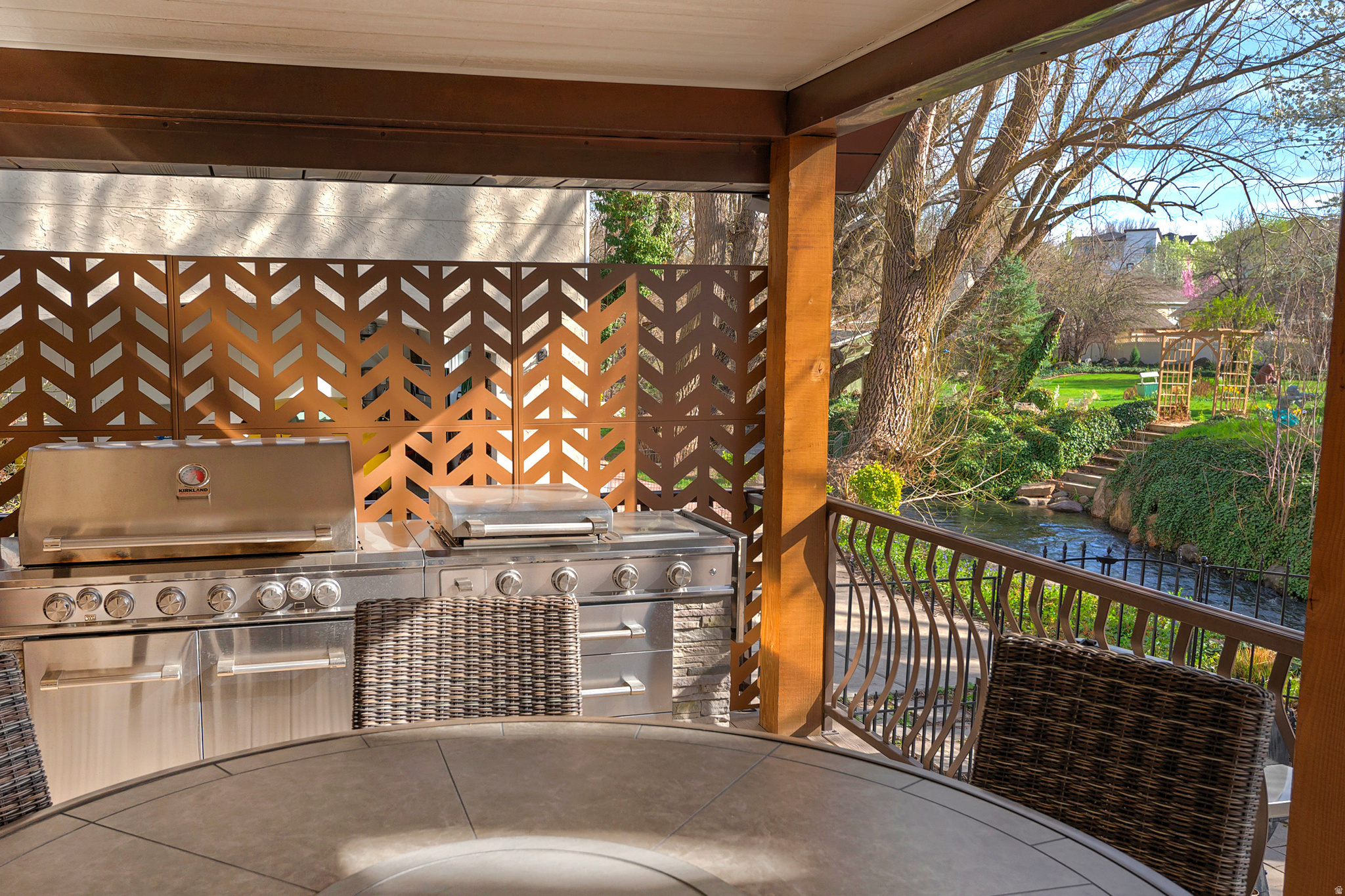 606 E HOLLY HAVEN CIR