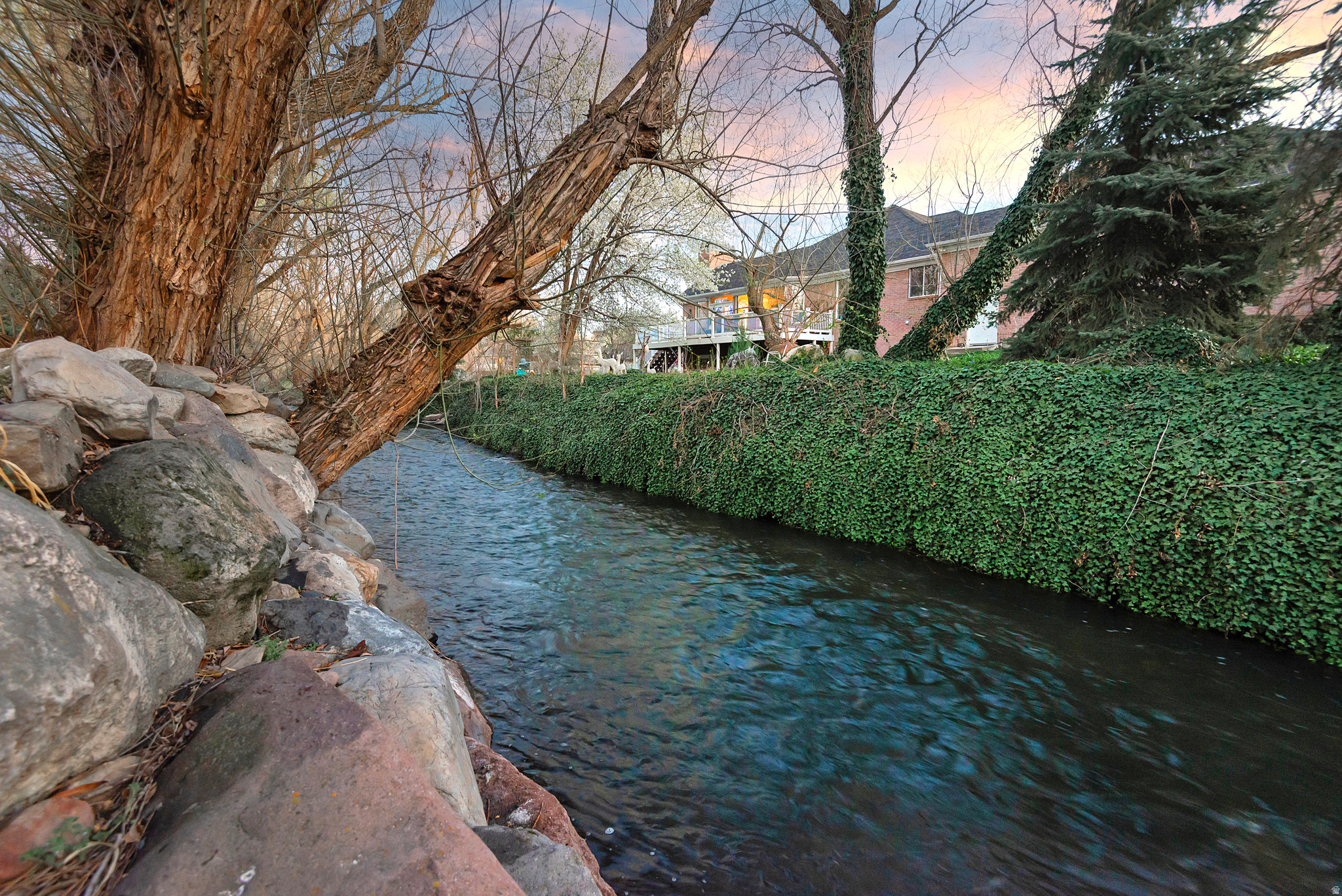 606 E HOLLY HAVEN CIR