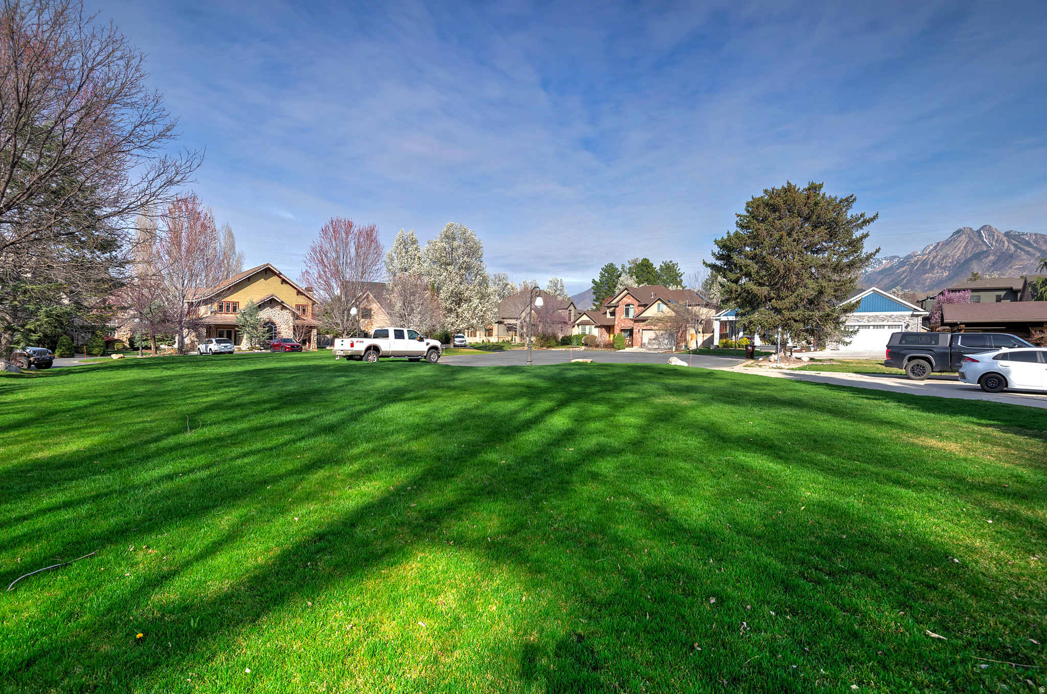 606 E HOLLY HAVEN CIR