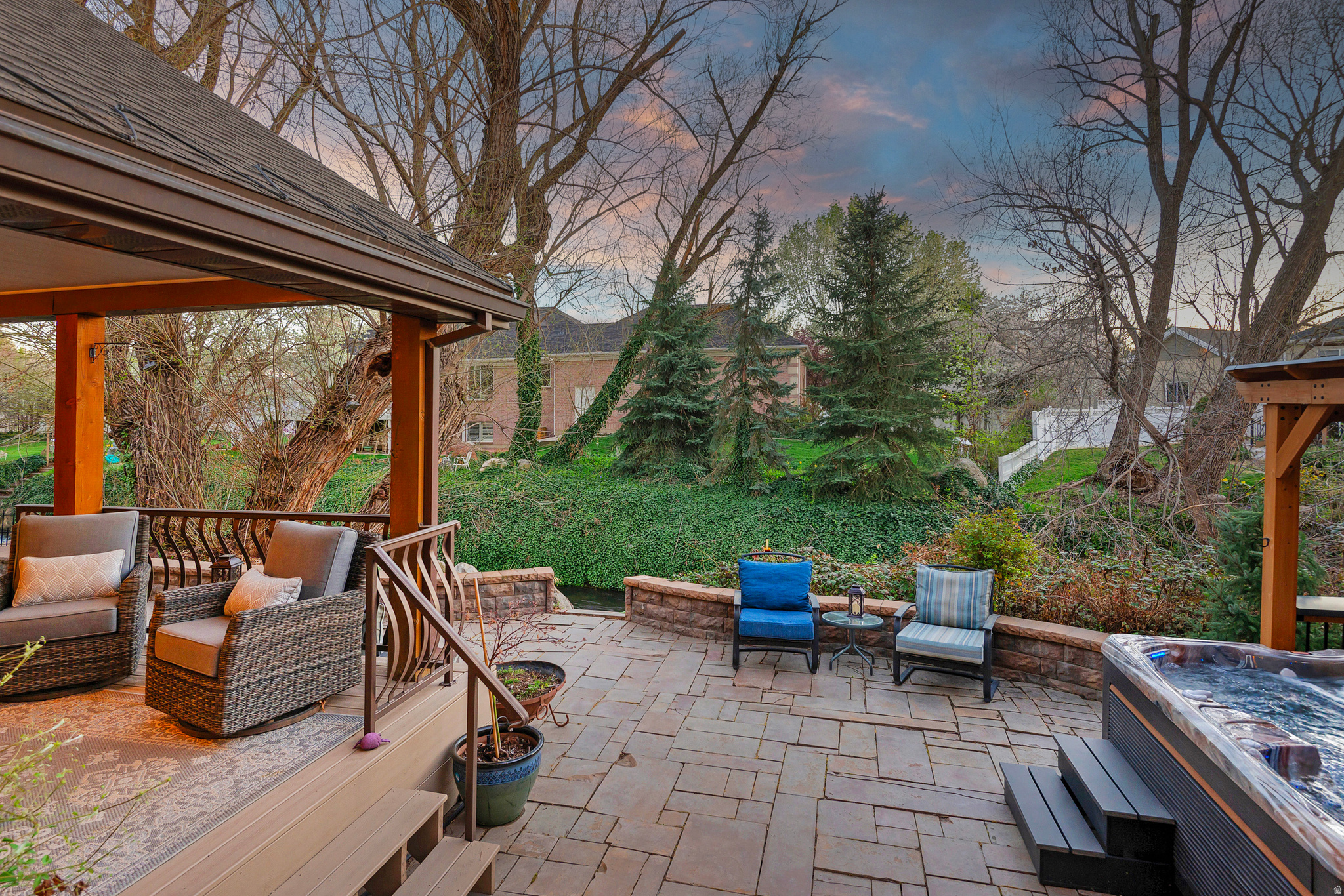 606 E HOLLY HAVEN CIR