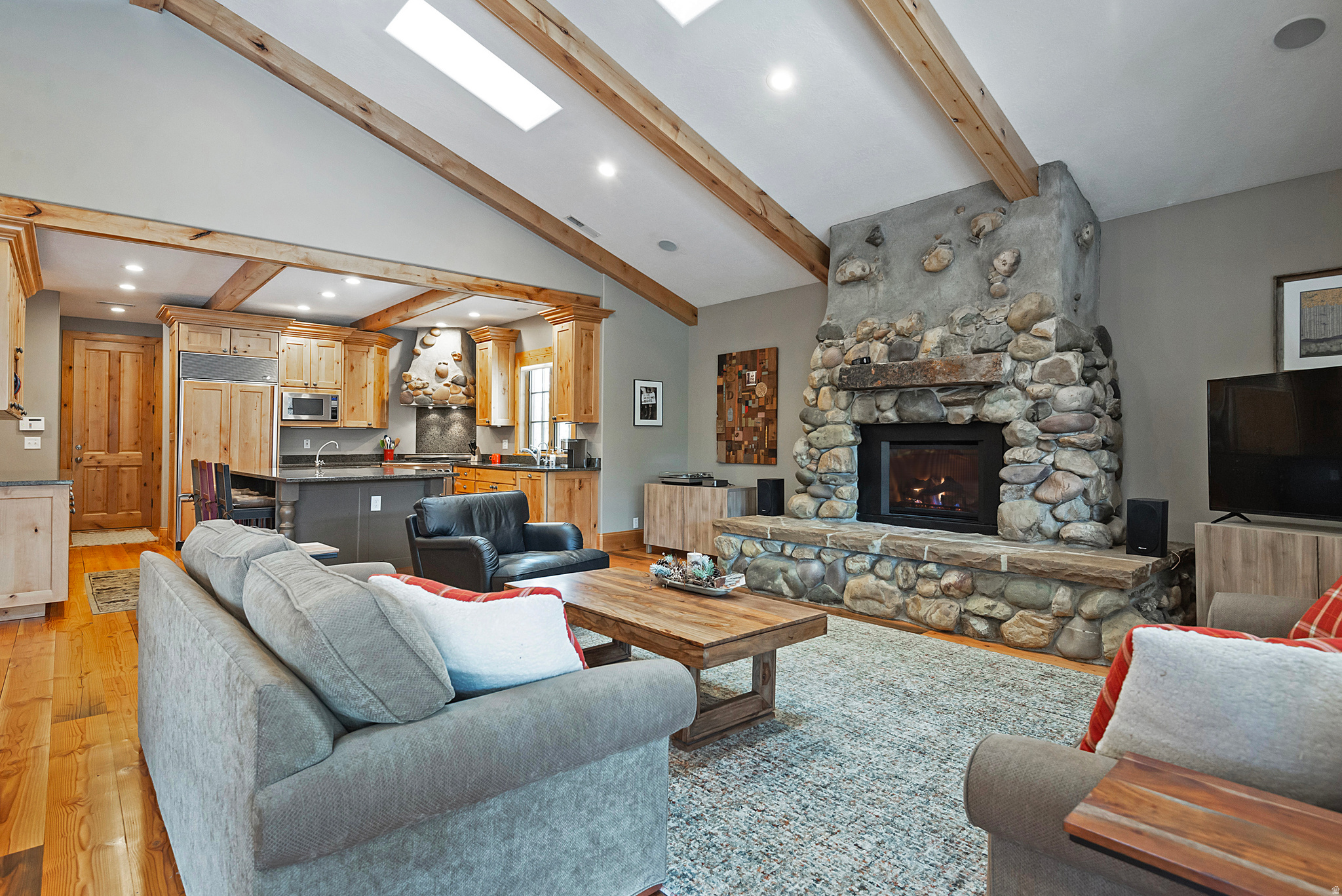 606 E HOLLY HAVEN CIR