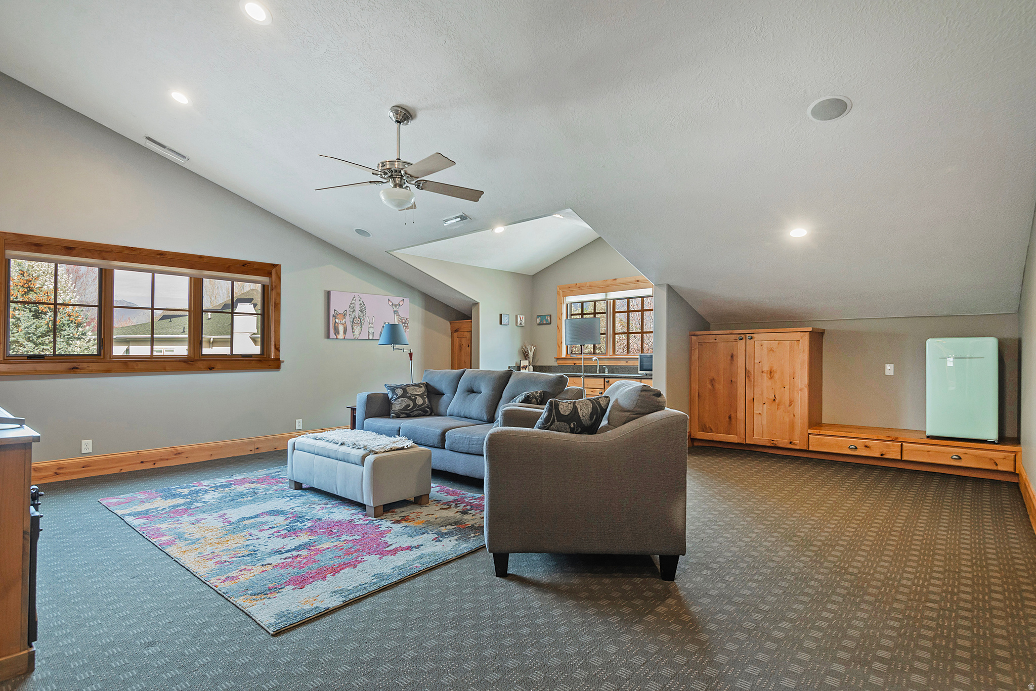 606 E HOLLY HAVEN CIR