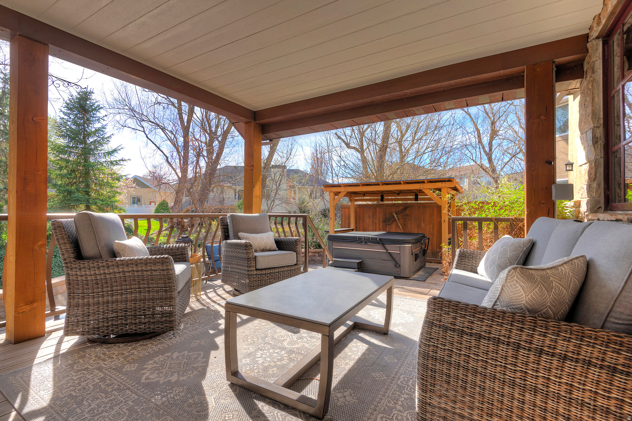 606 E HOLLY HAVEN CIR