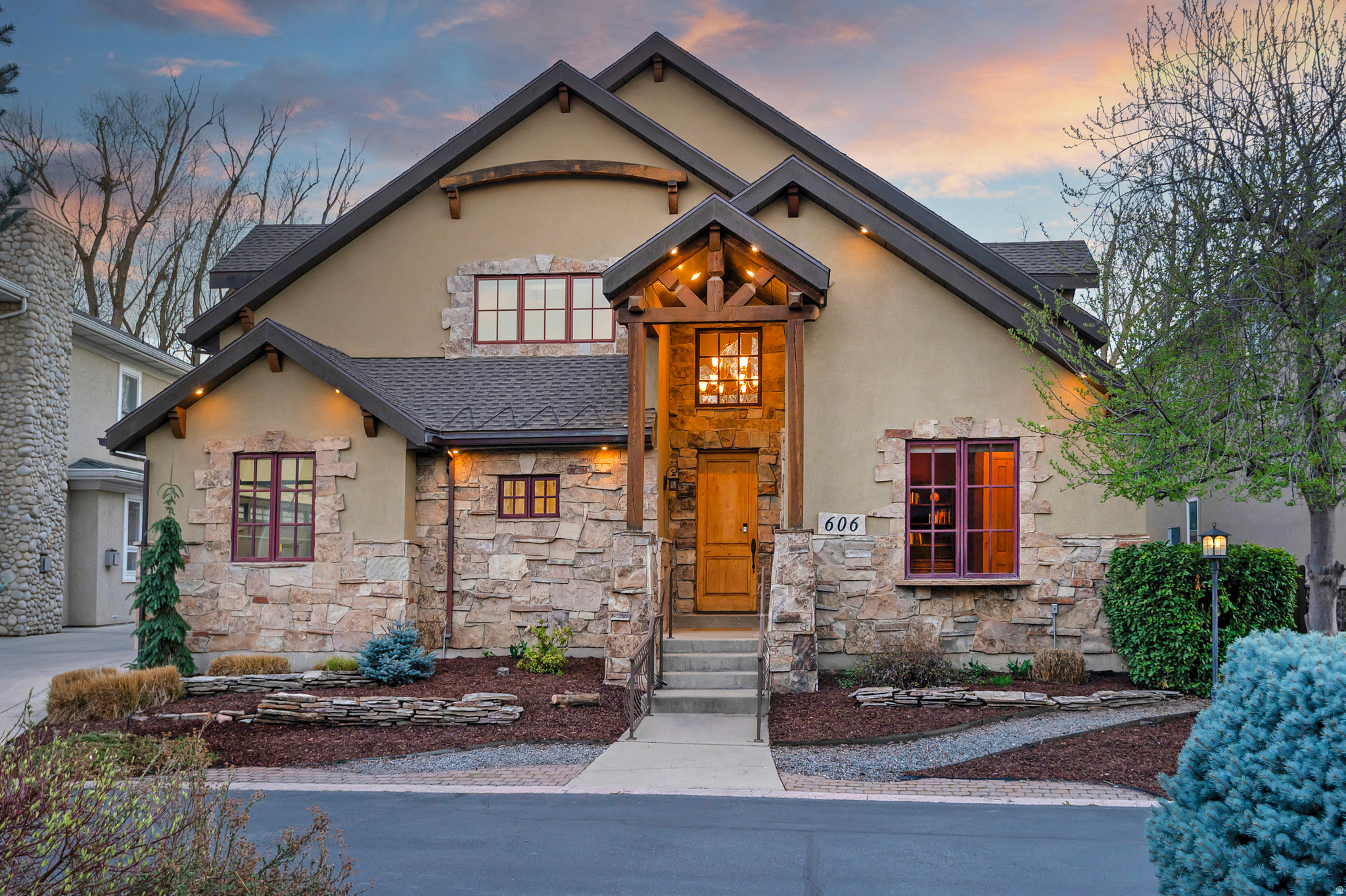 606 E HOLLY HAVEN CIR