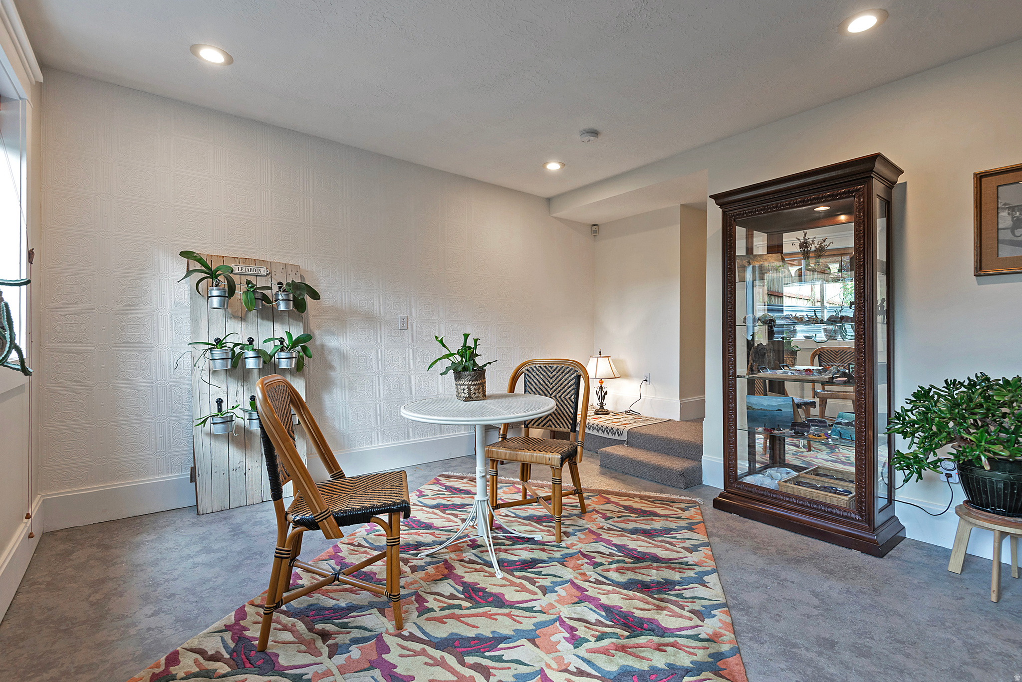 716 E 4TH AVE