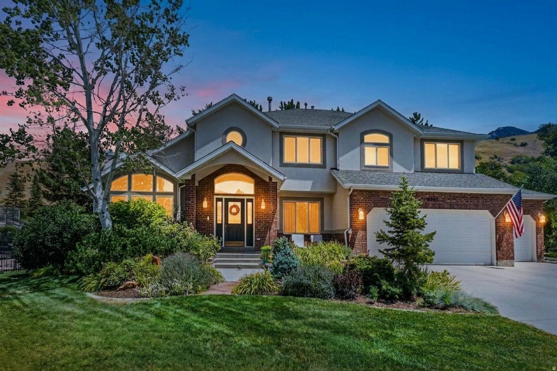 8967 S COBBLE CANYON LN