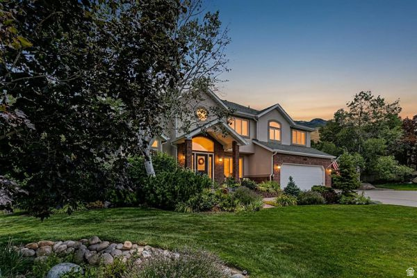 8967 S COBBLE CANYON LN