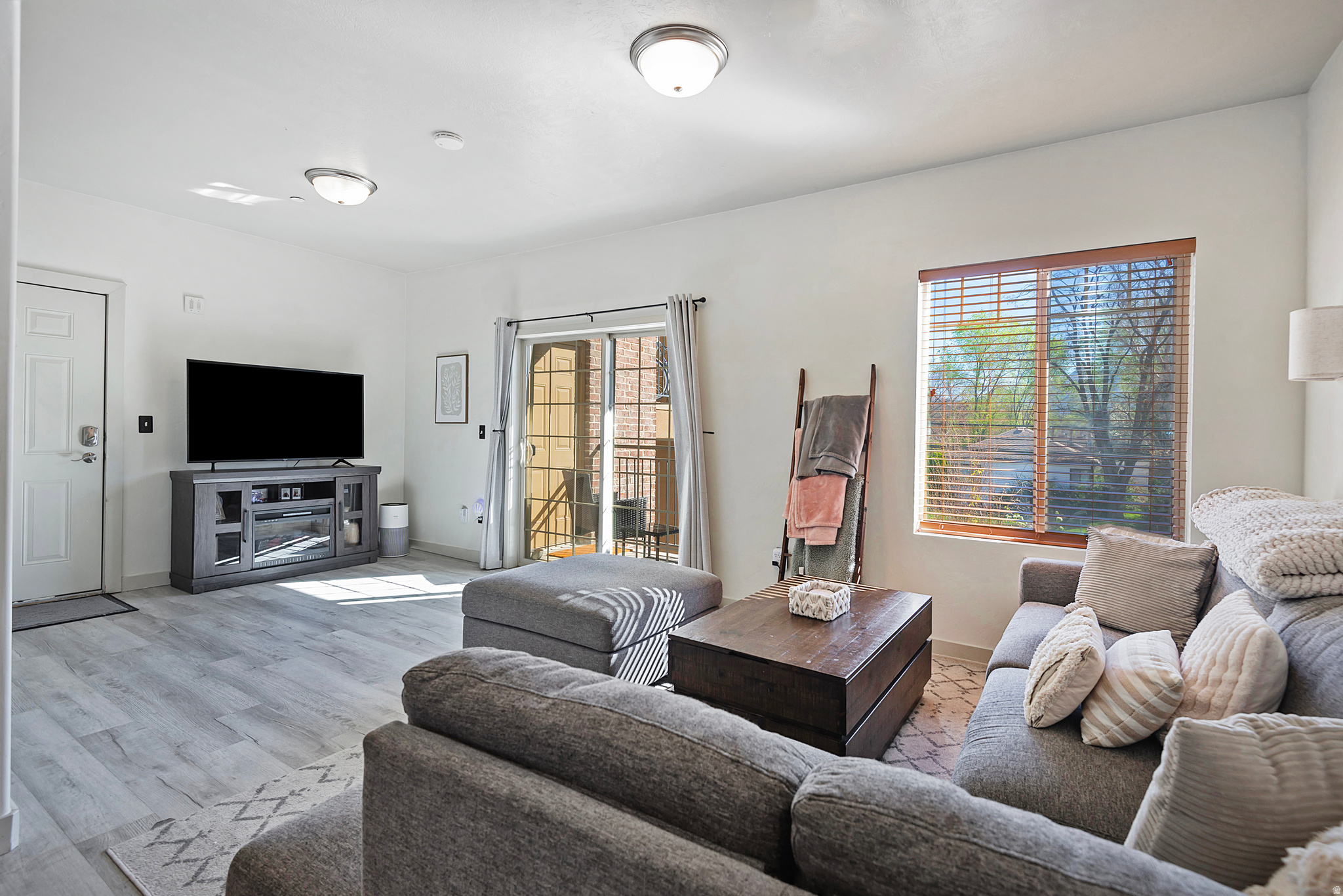 190 E BELMONT AVE #6