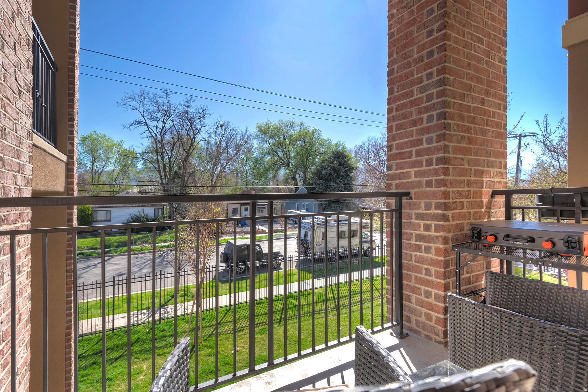 190 E BELMONT AVE #6