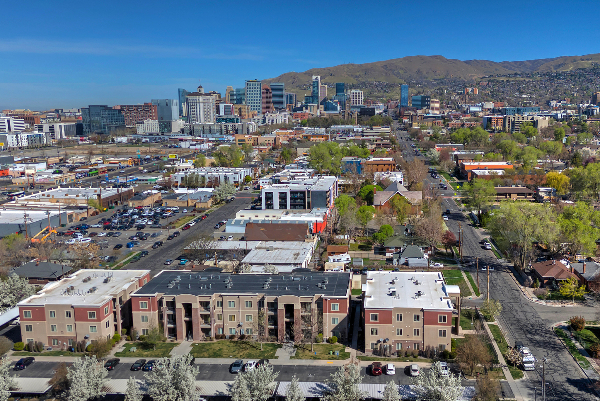 190 E BELMONT AVE #6