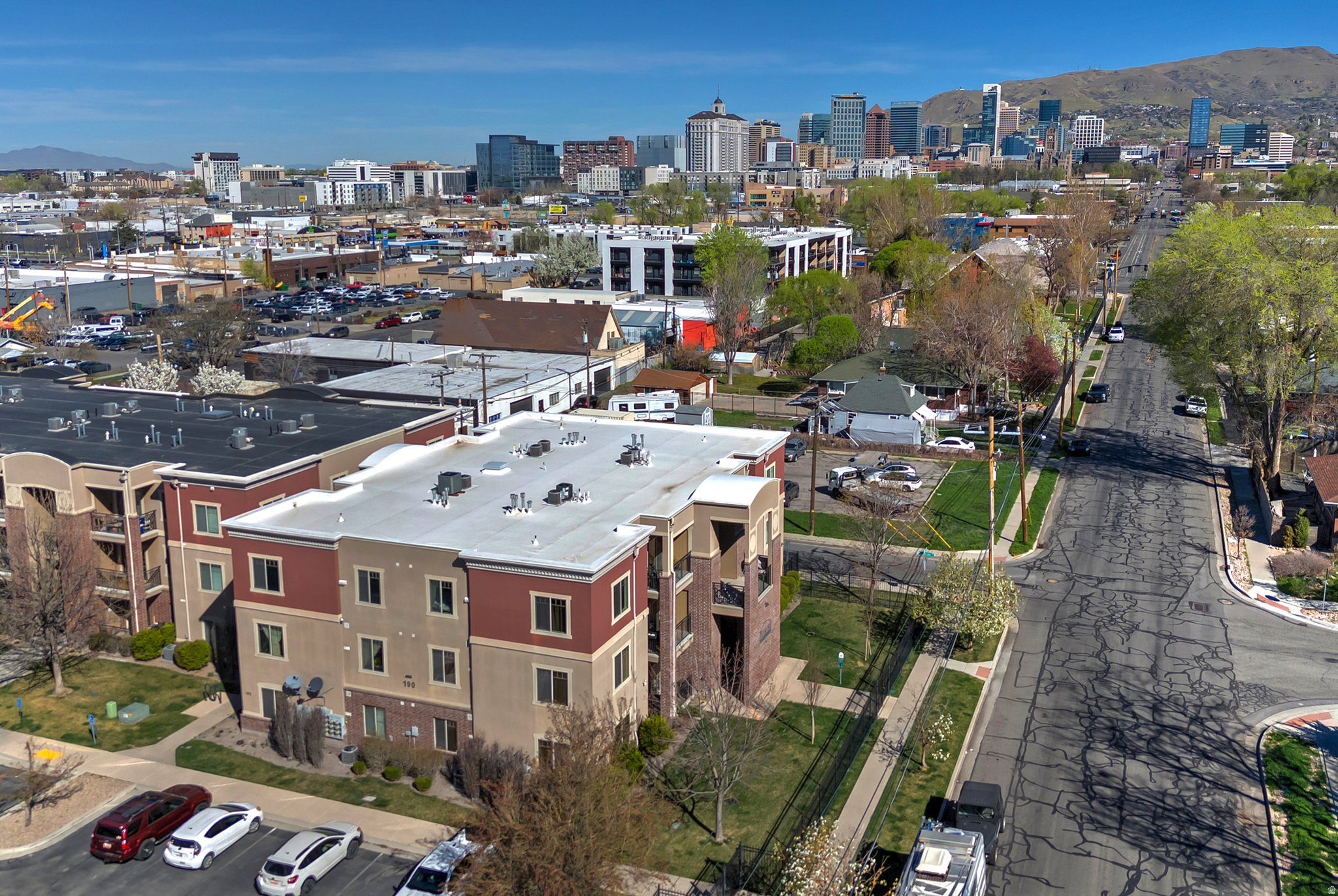 190 E BELMONT AVE #6