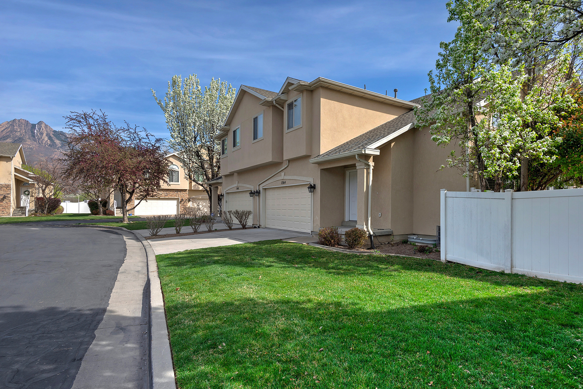 1364 E OLD MAPLE CT