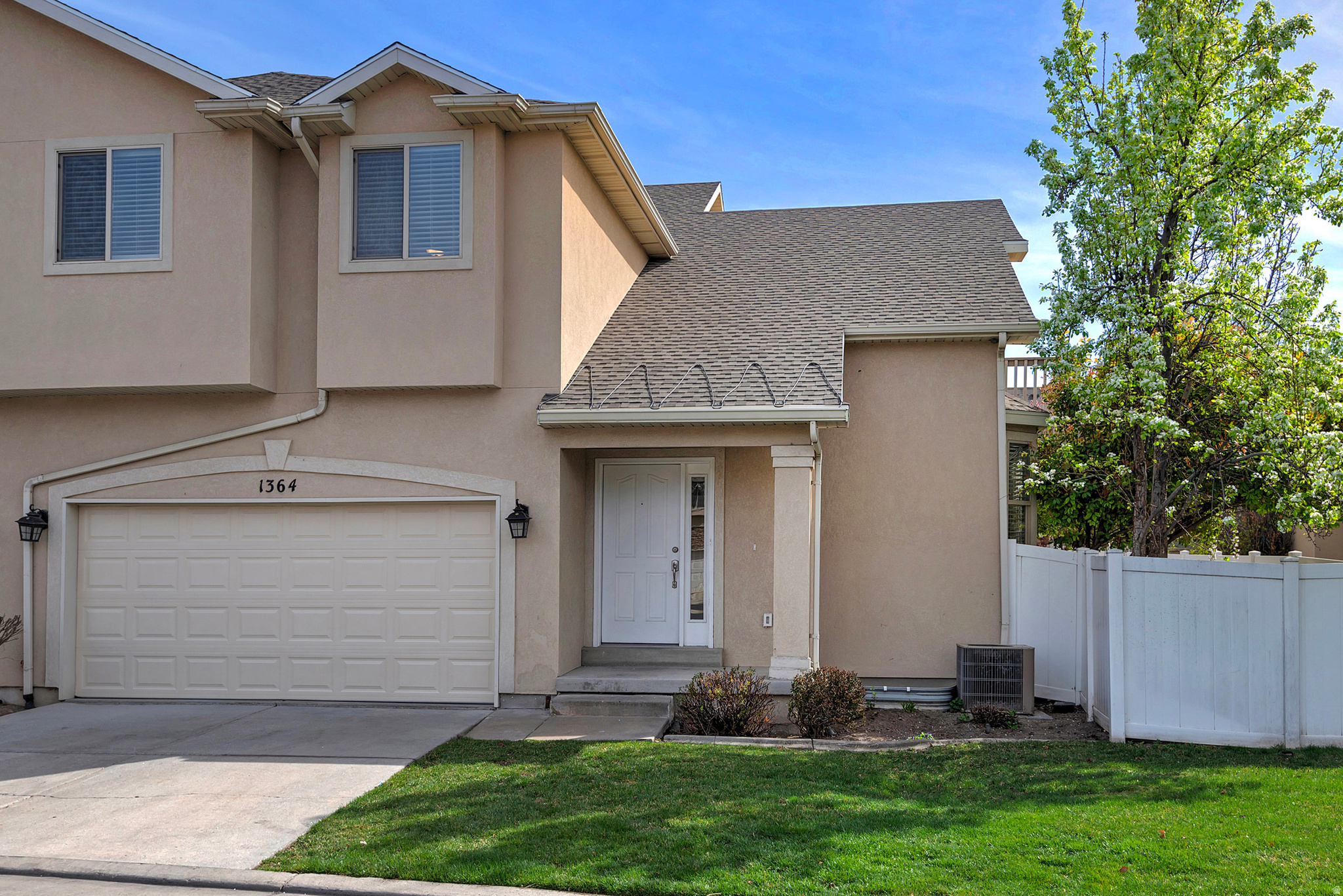 1364 E OLD MAPLE CT