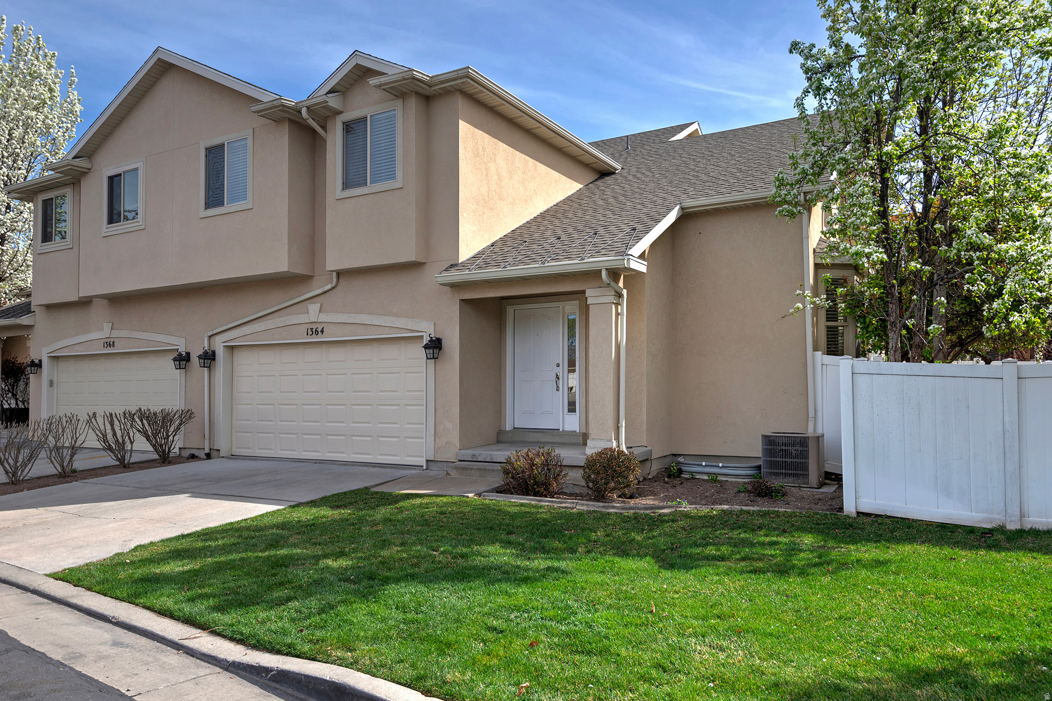 1364 E OLD MAPLE CT