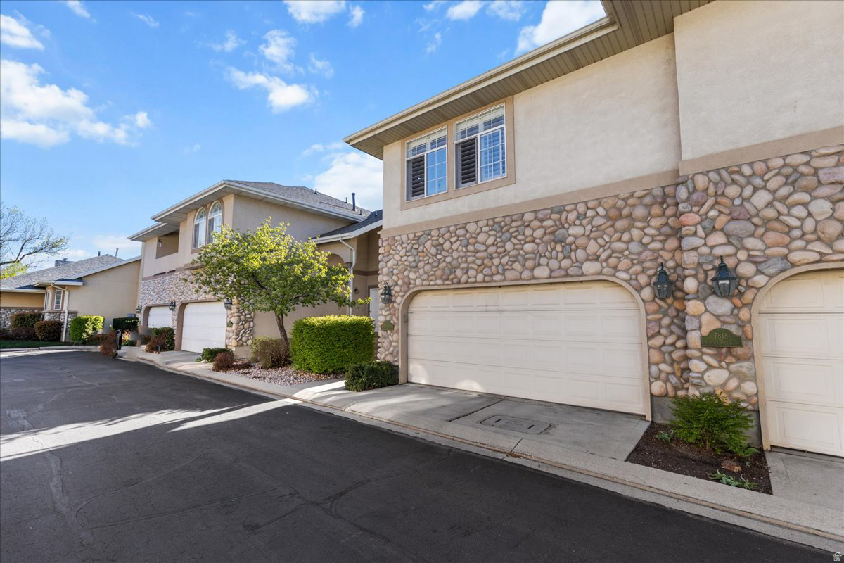 7824 S SEQUOIA TREE LN