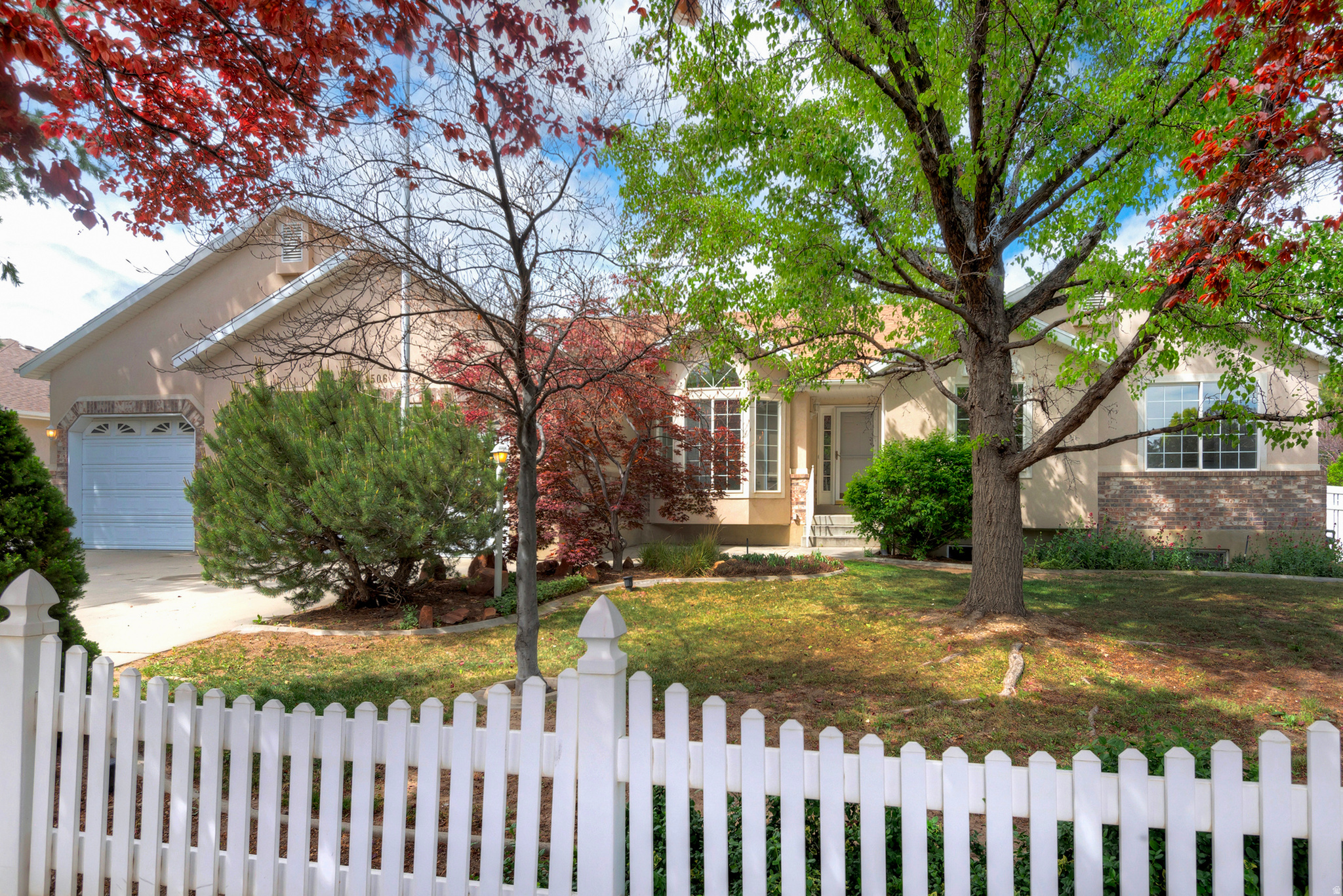 1506 W MISTY FEN WAY