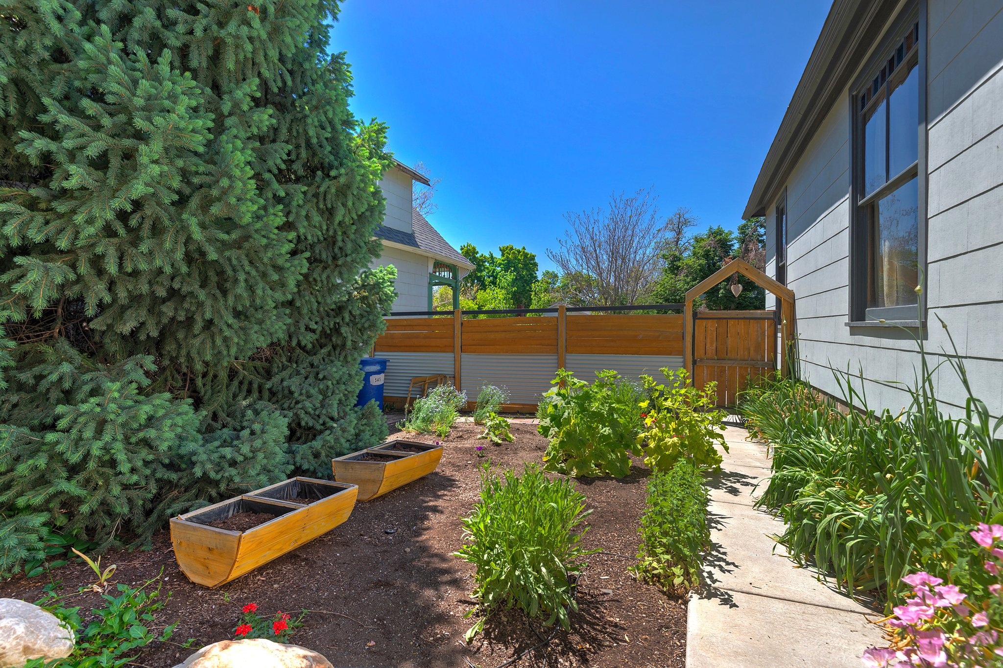 545 S ELIZABETH ST