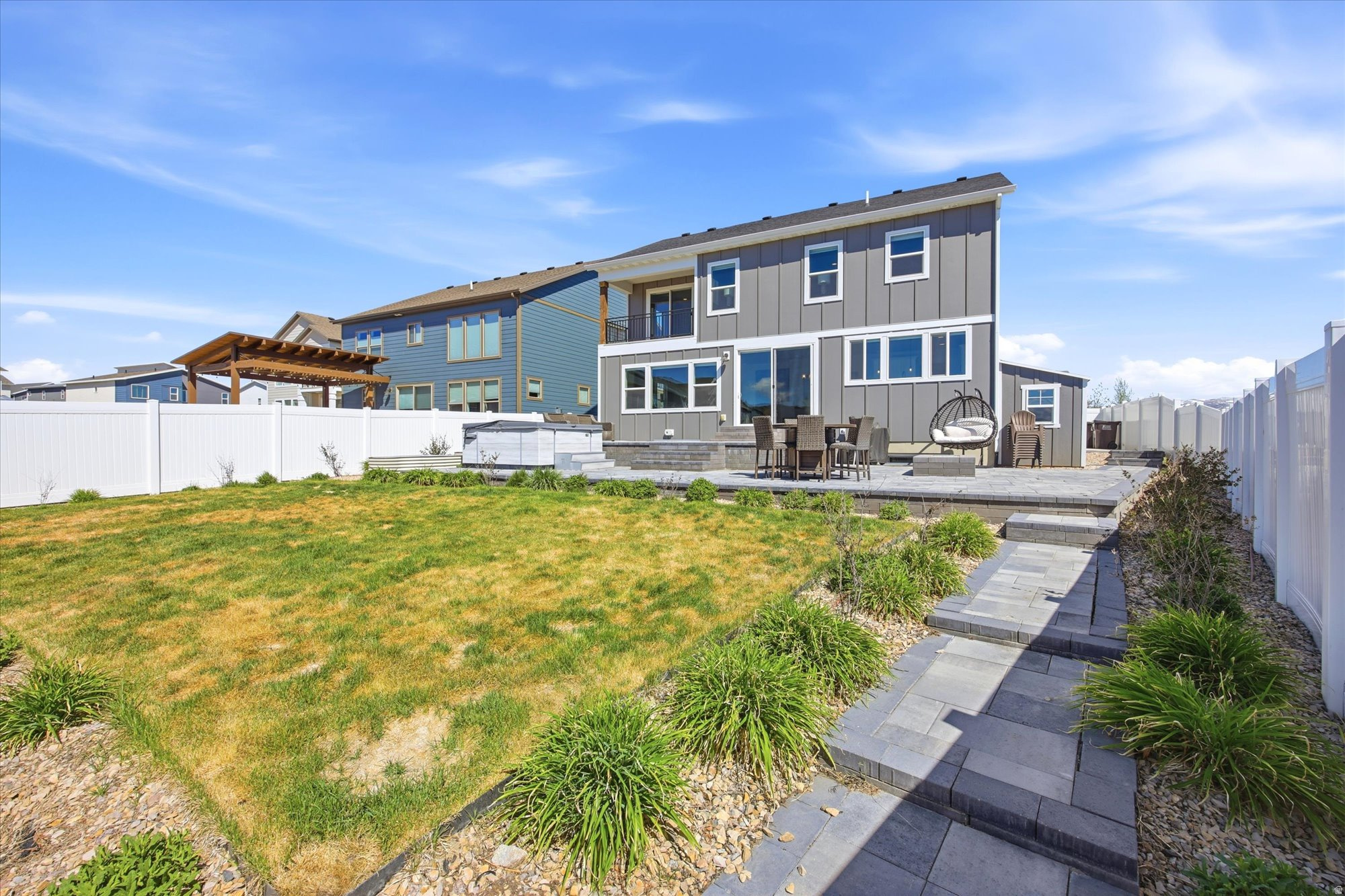 1402 SUMAC CIR