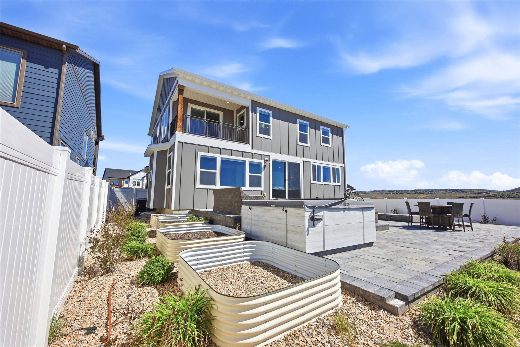 1402 SUMAC CIR