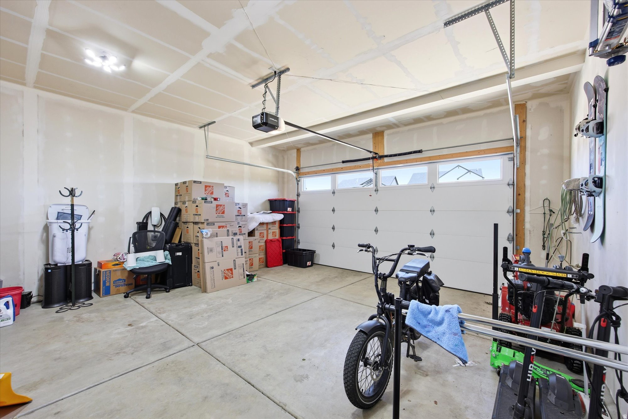 1402 SUMAC CIR
